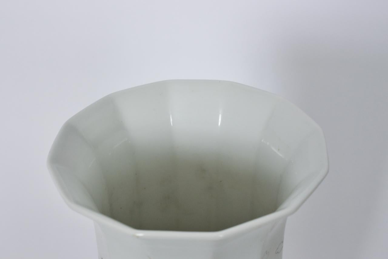 Grand vase en porcelaine blanche 