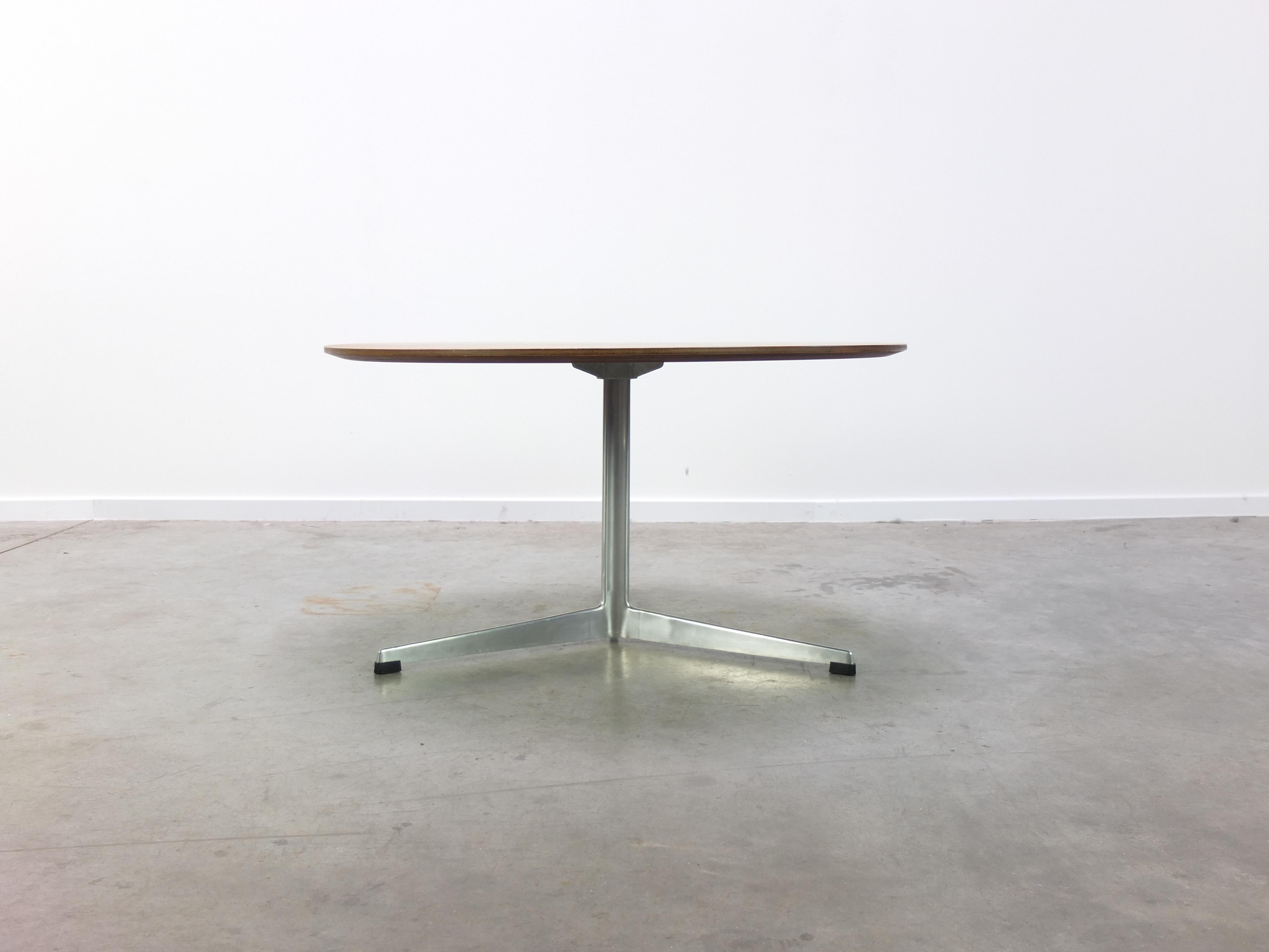 Early Teak Coffee Table by Arne Jacobsen for Fritz Hansen, 1960s For Sale 7