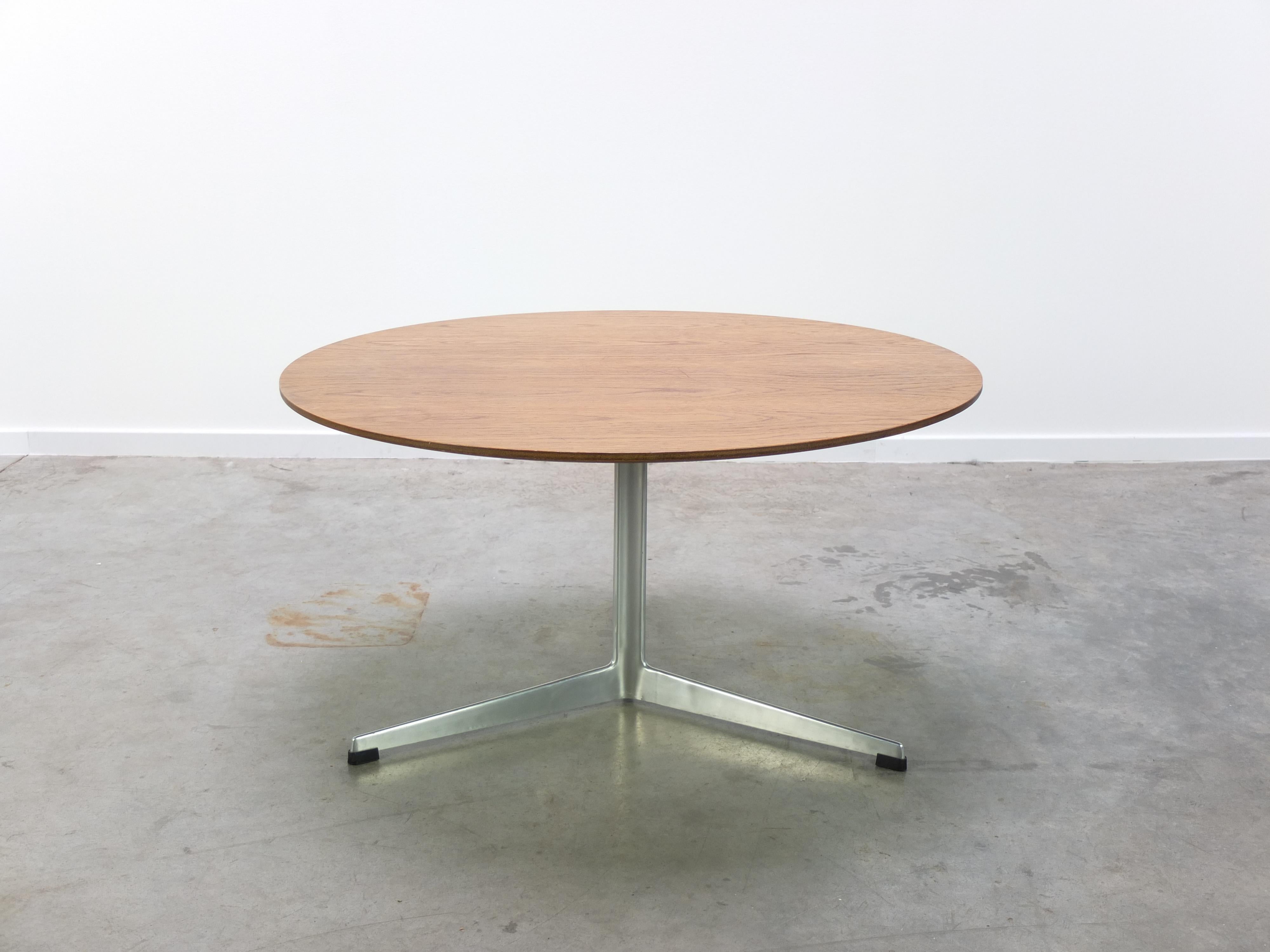 Mid-Century Modern Early Teak Coffee Table by Arne Jacobsen for Fritz Hansen, 1960s For Sale