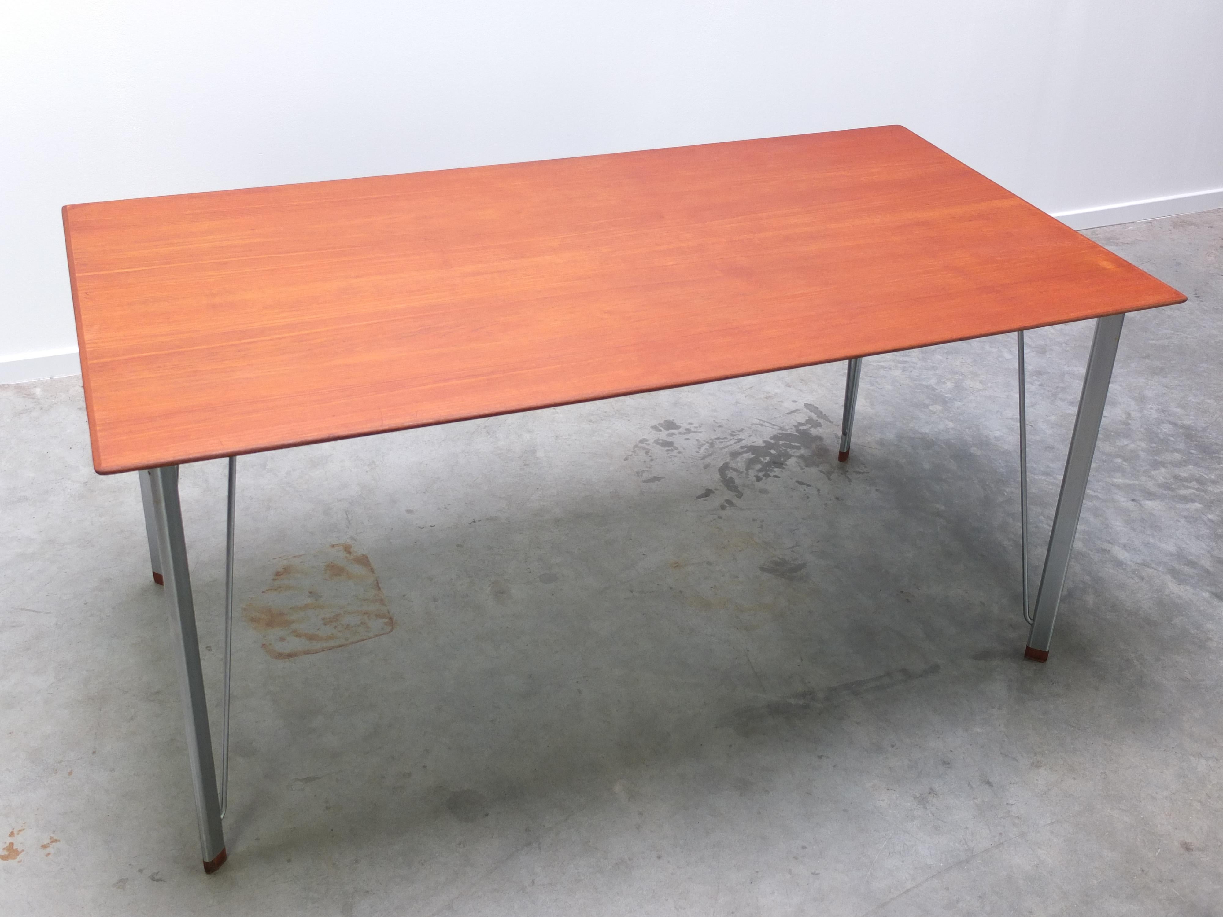 Table en teck ancien « Modèle 3605 » d'Arne Jacobsen pour Fritz Hansen, années 1950 Bon état - En vente à Antwerpen, VAN
