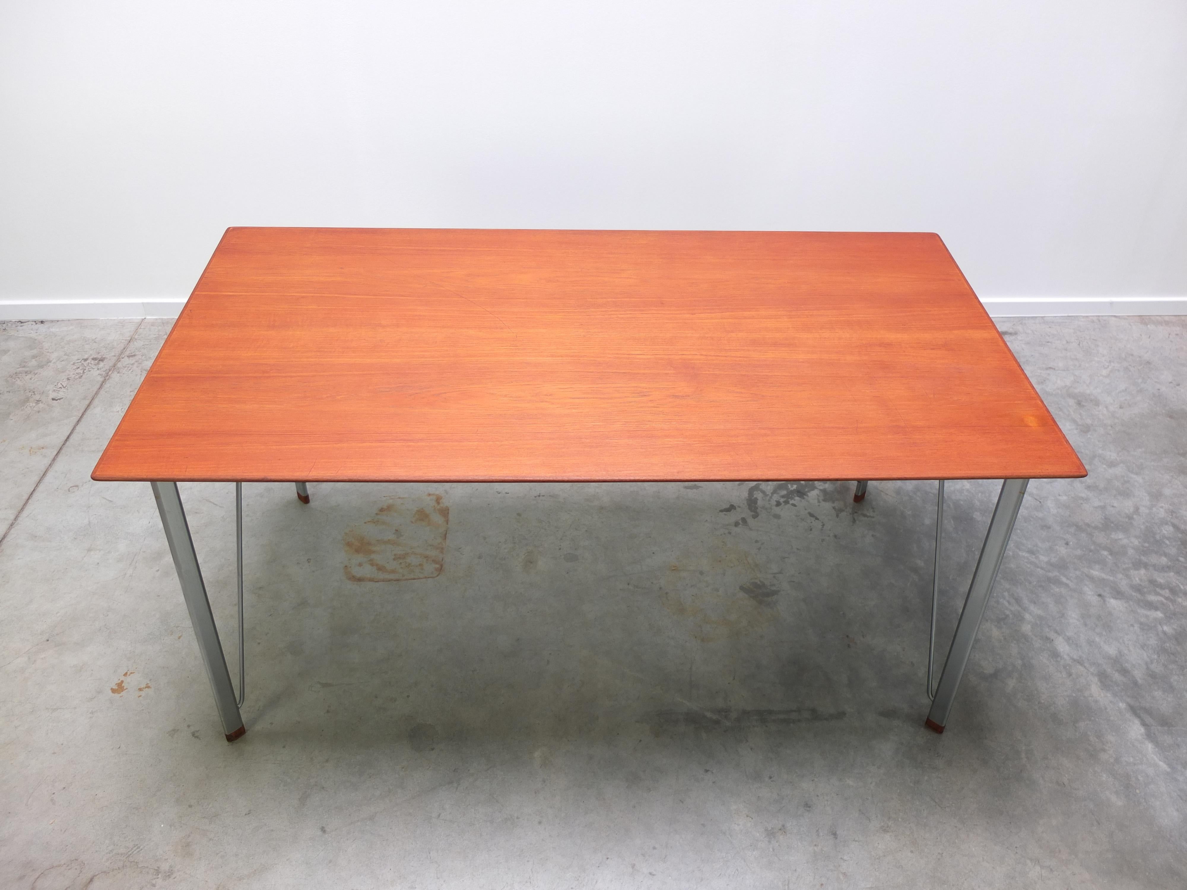 20ième siècle Table en teck ancien « Modèle 3605 » d'Arne Jacobsen pour Fritz Hansen, années 1950 en vente