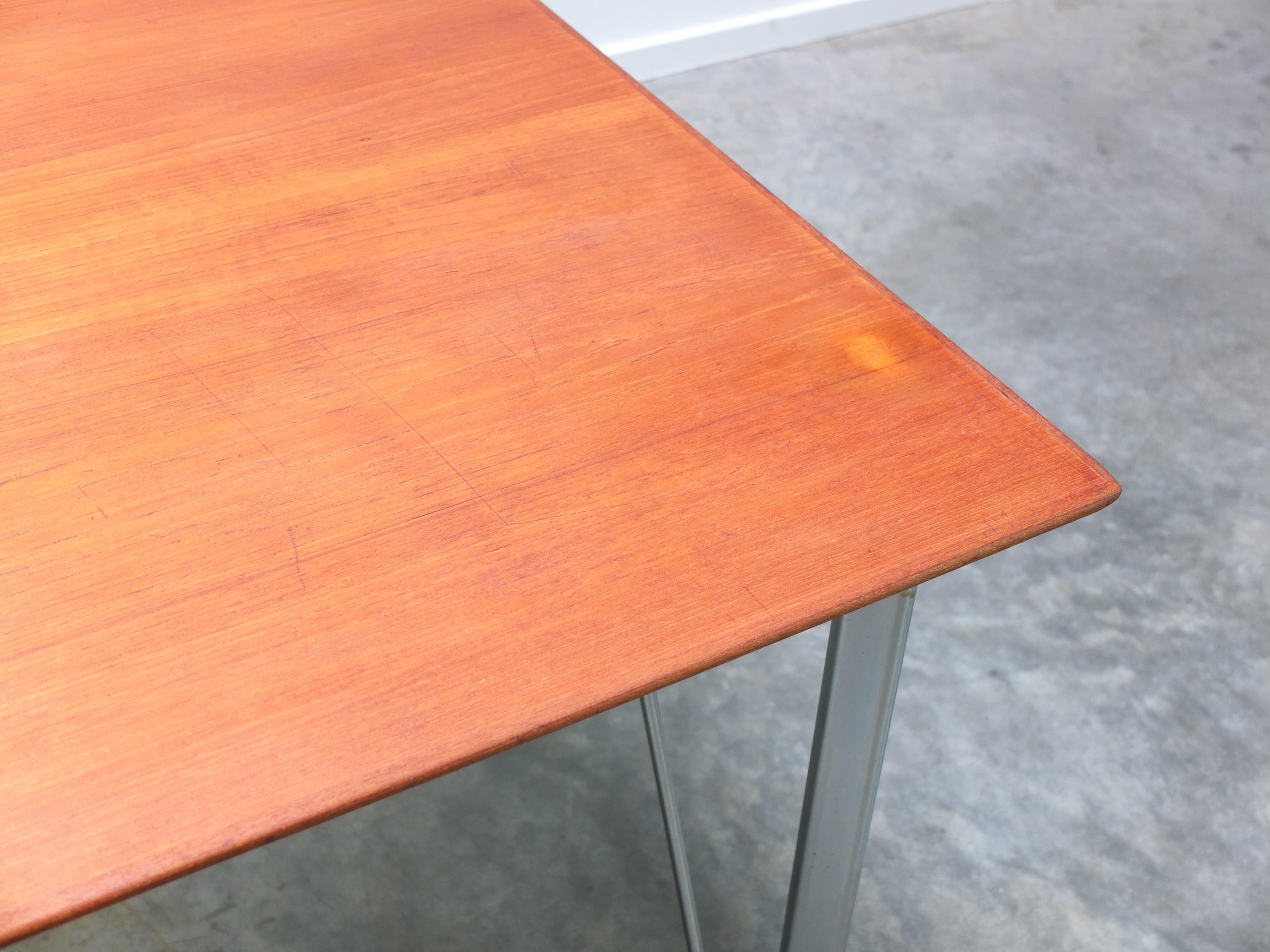 Early Teak 'Model 3605' Table by Arne Jacobsen for Fritz Hansen, 1950s For Sale 1