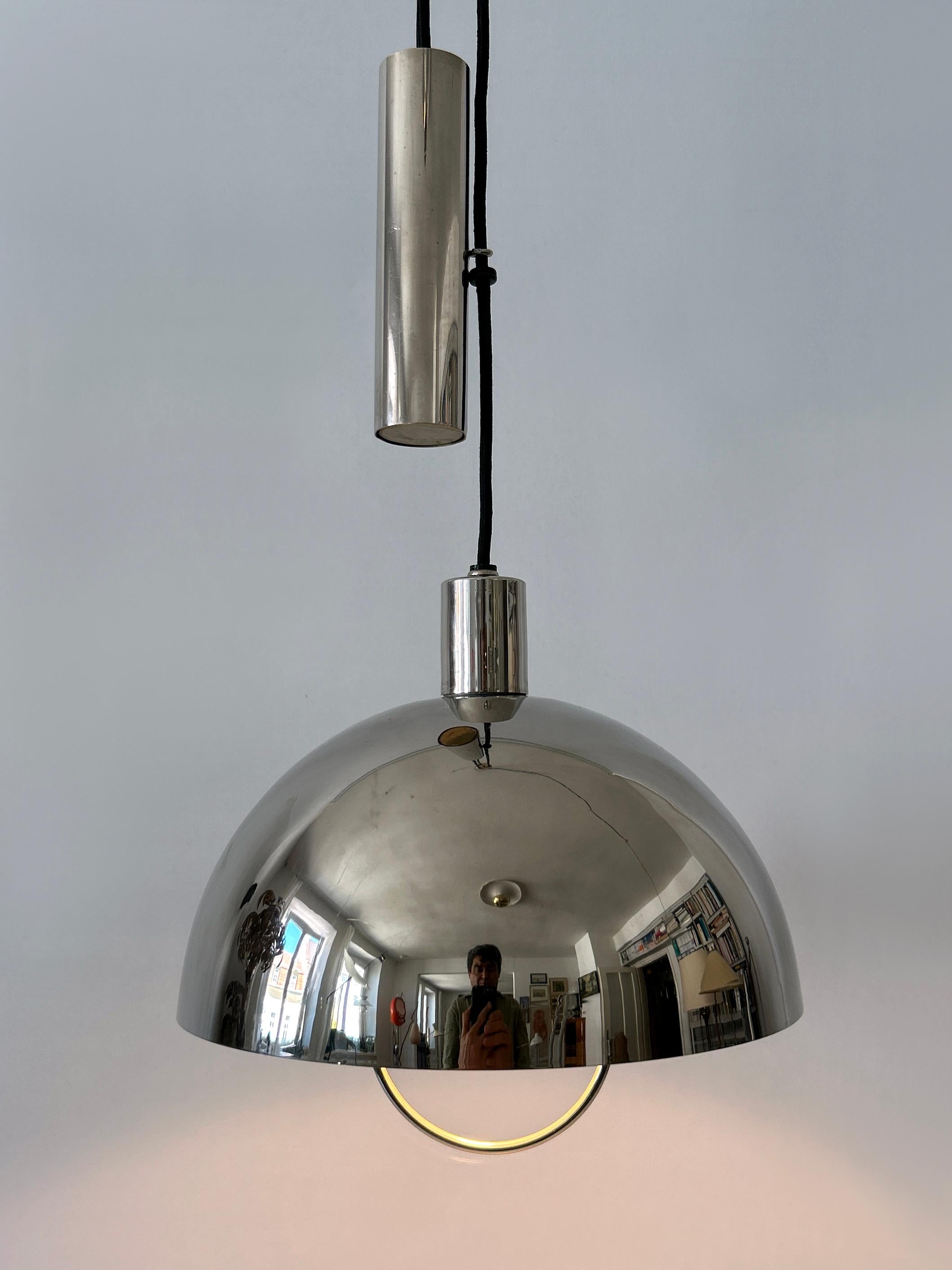 Lampe à suspension à poulie Bauhaus HMB 25/300 par Marianne Brandt 1980 en vente 4