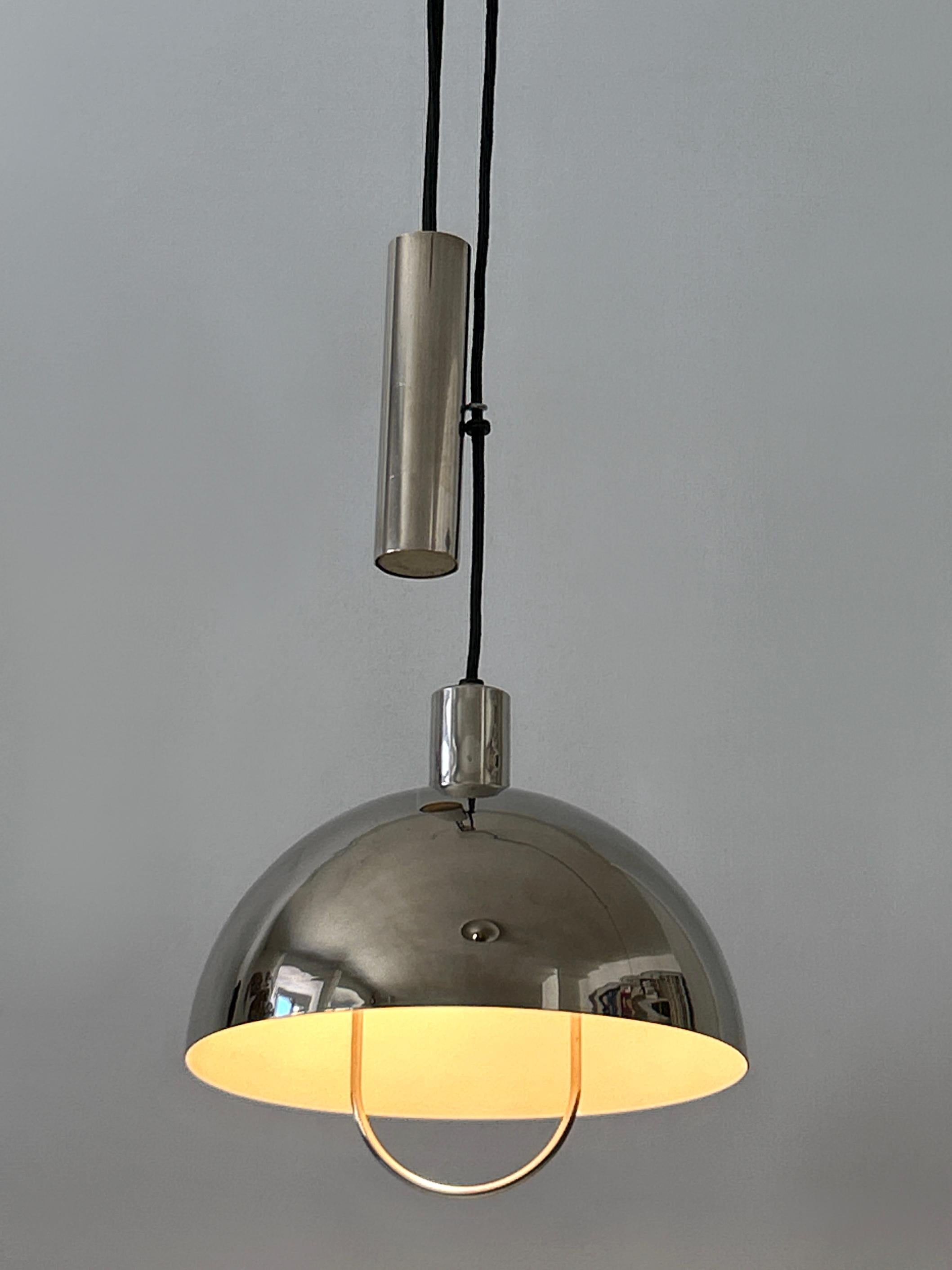 Lampe à suspension à poulie Bauhaus HMB 25/300 par Marianne Brandt 1980 en vente 8