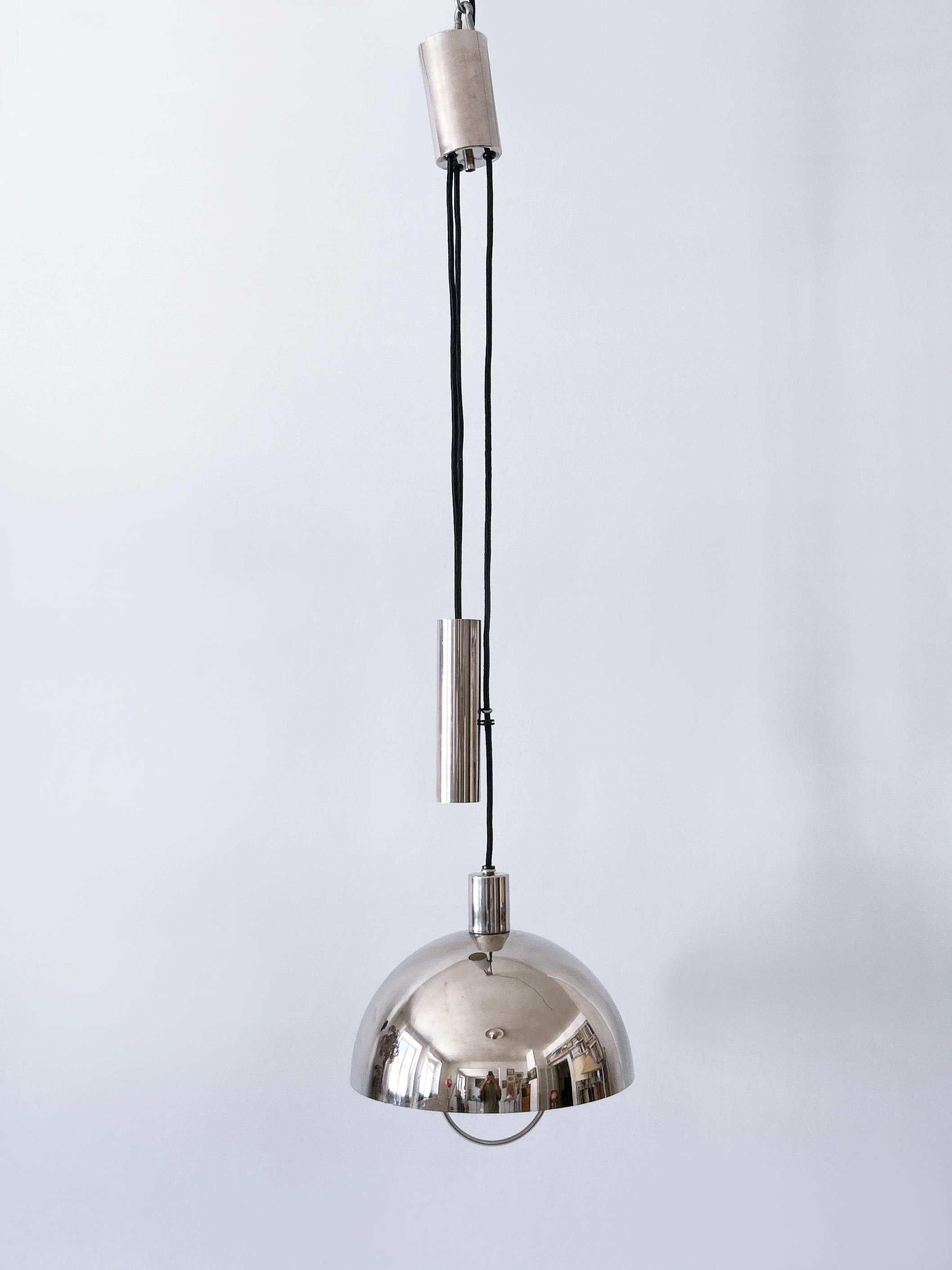 Allemand Lampe à suspension à poulie Bauhaus HMB 25/300 par Marianne Brandt 1980 en vente