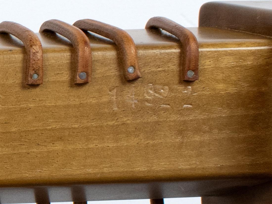 Cuir Début AT&T. Tabouret Klismos de Robsjohn-Gibbings pour Saridis, vers 1961 en vente