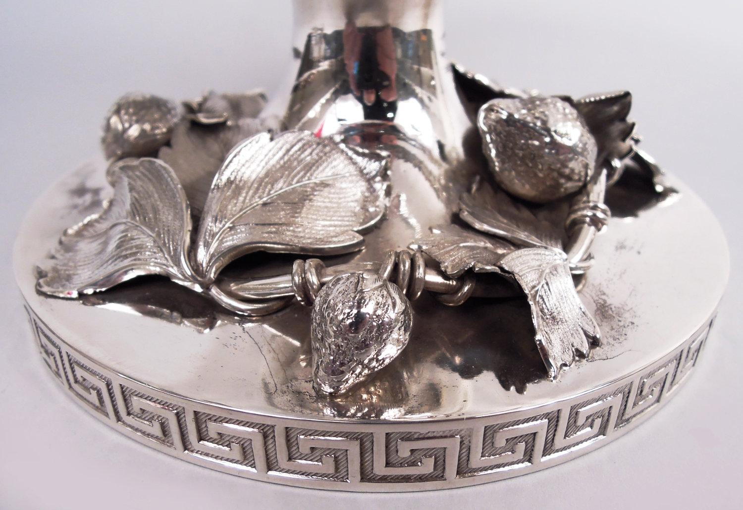 Compota clásica Tiffany Nueva York de plata esterlina para fresas en Bueno estado para la venta en New York, NY