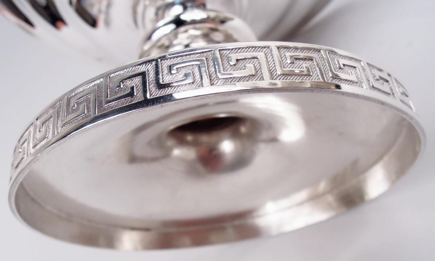 Compota clásica Tiffany Nueva York de plata esterlina para fresas siglo XIX en venta