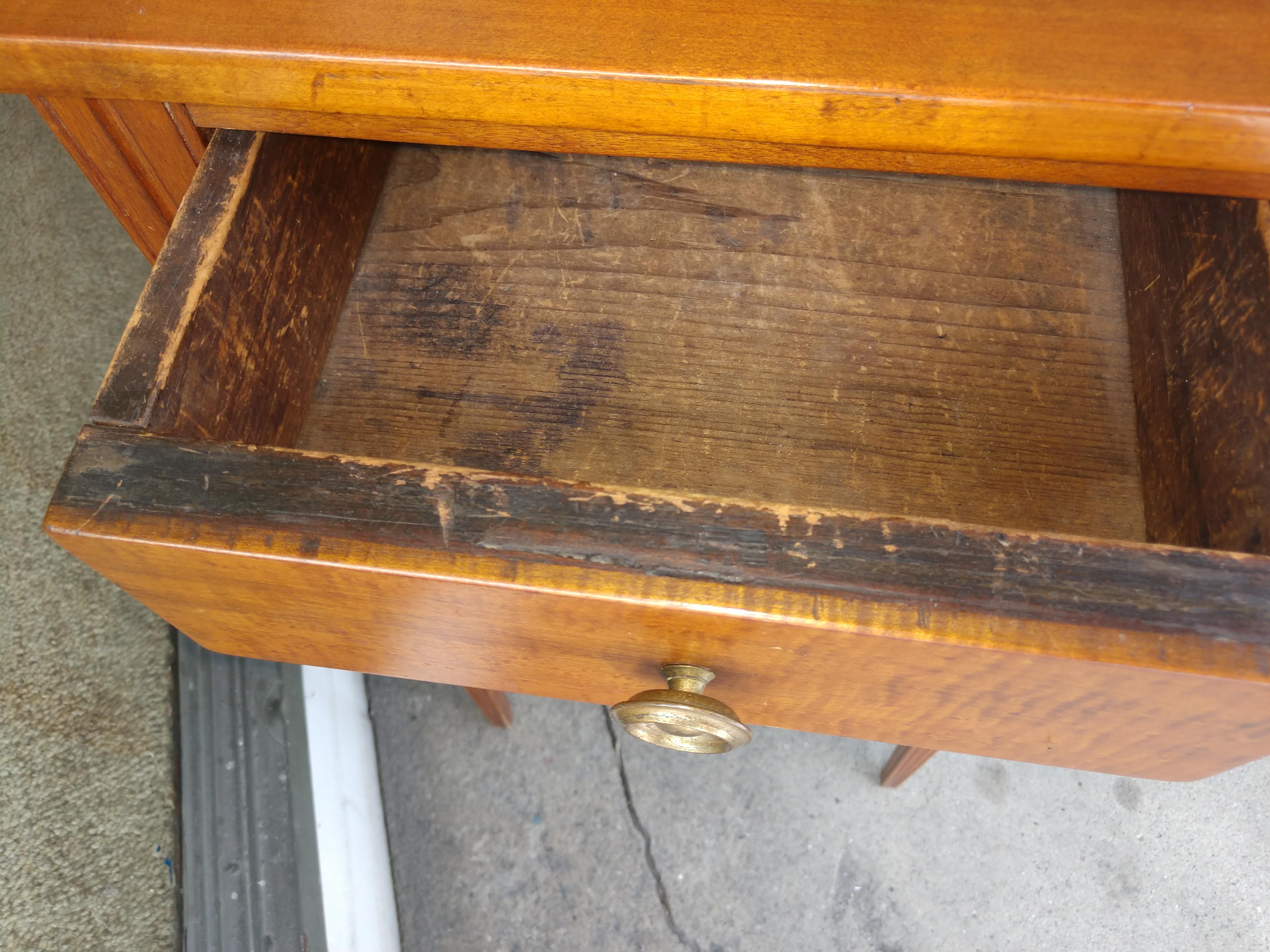 Early Tiger Maple One Drawer Stand with Invected Corners, c1810 In Good Condition In Port Jervis, NY