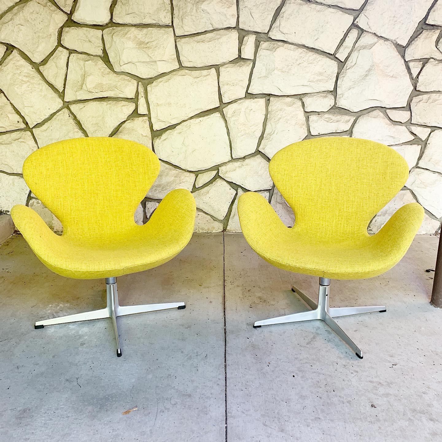 Vintage swan chairs in a yellow fabric 
these chairs tilt and swivel 
great vintage condition.
 