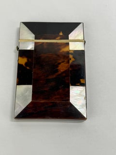 Tarjetero de carey y nácar de principios a mediados del siglo XIX