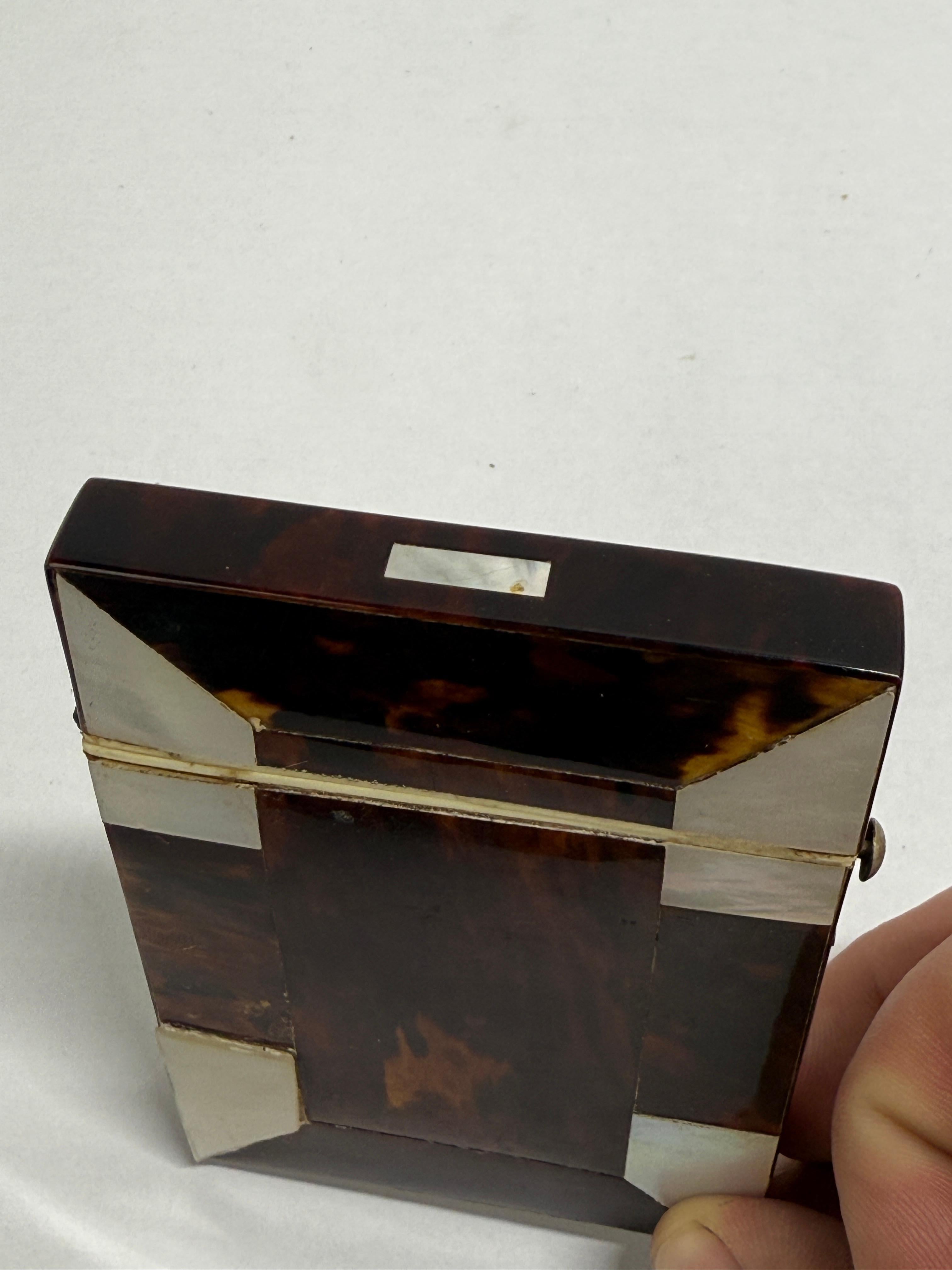 Coquillage Porte-cartes en écaille de tortue et nacre du début et du milieu du XIXe siècle en vente