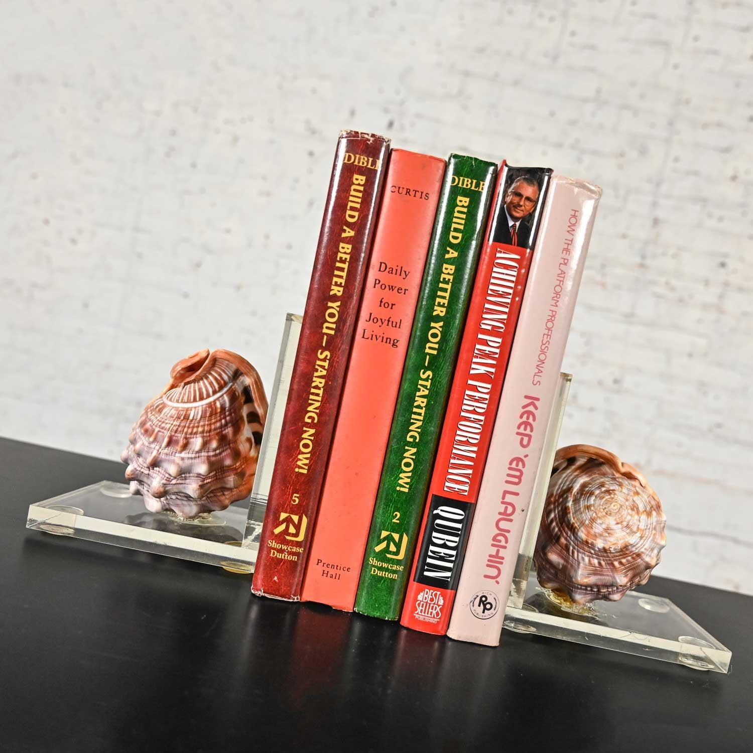 Early to Mid-20th Century Art Deco Conch Shell and Lucite Bookends 9