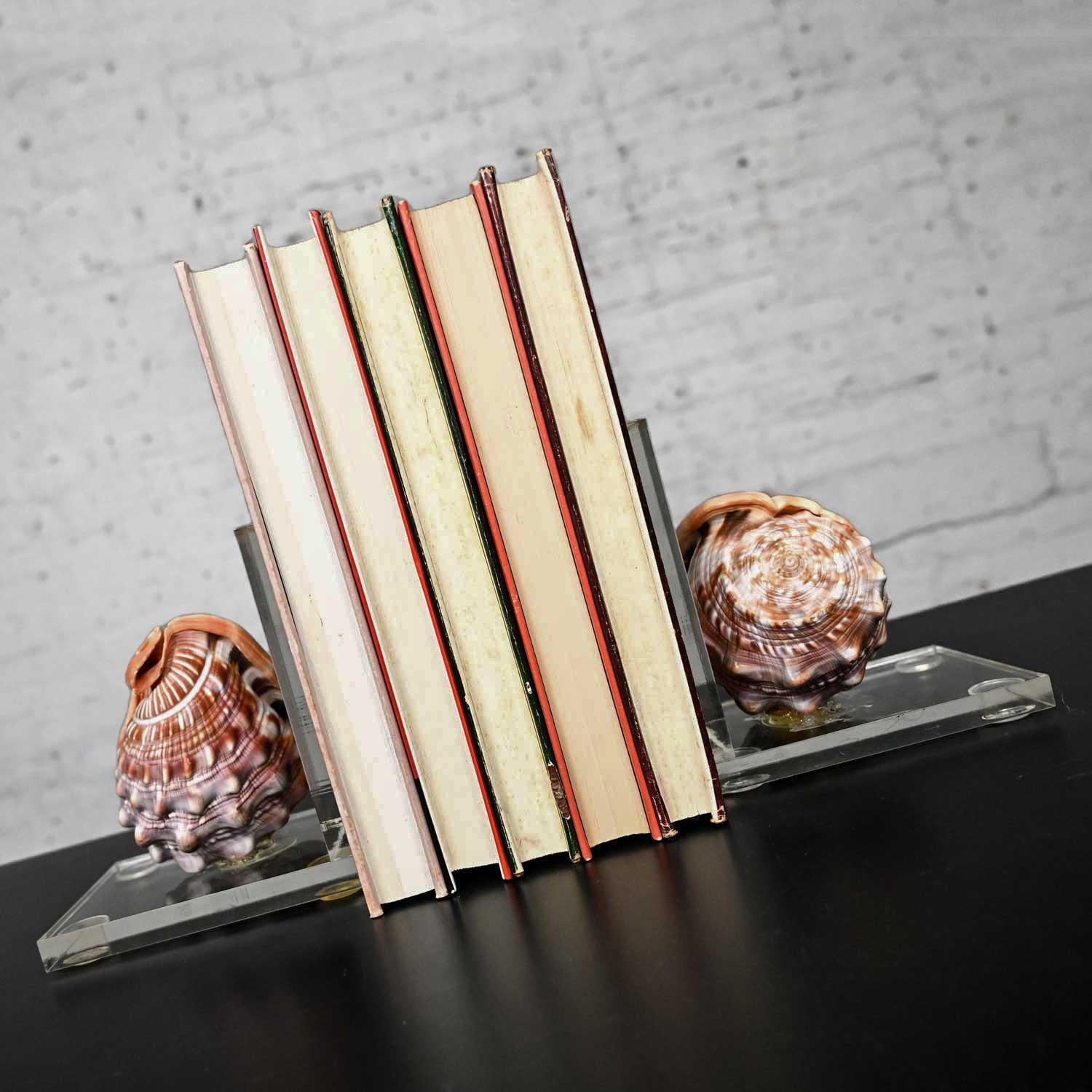 Early to Mid-20th Century Art Deco Conch Shell and Lucite Bookends 10