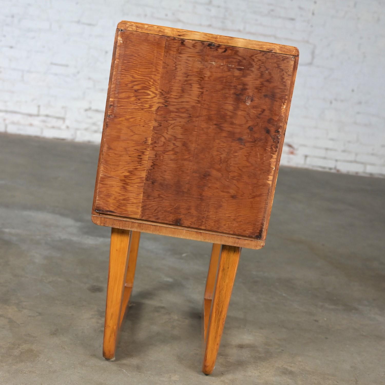 Early to Mid-20th Century Art Moderne Maple 2 Drawer Nightstand Style of Bissman For Sale 5