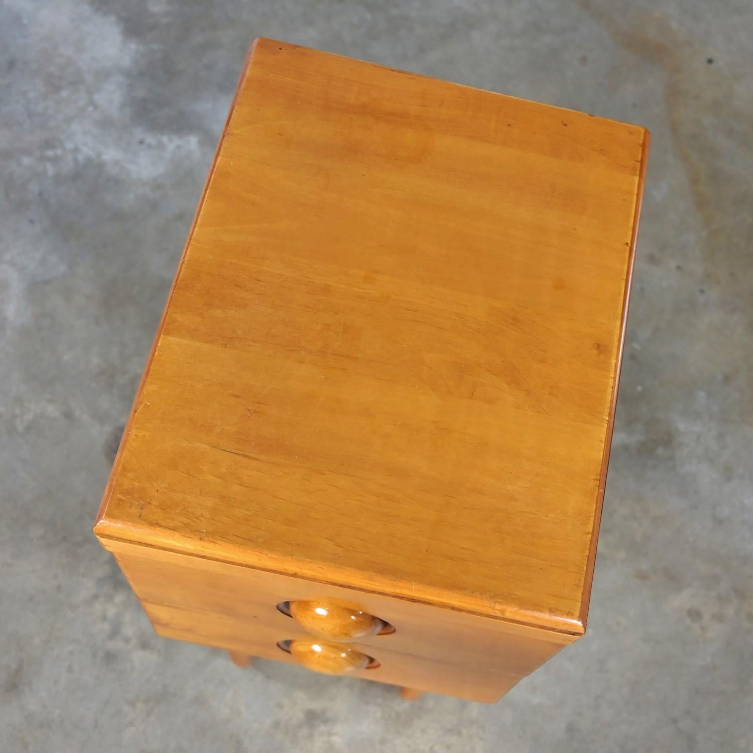 Early to Mid-20th Century Art Moderne Maple 2 Drawer Nightstand Style of Bissman For Sale 7