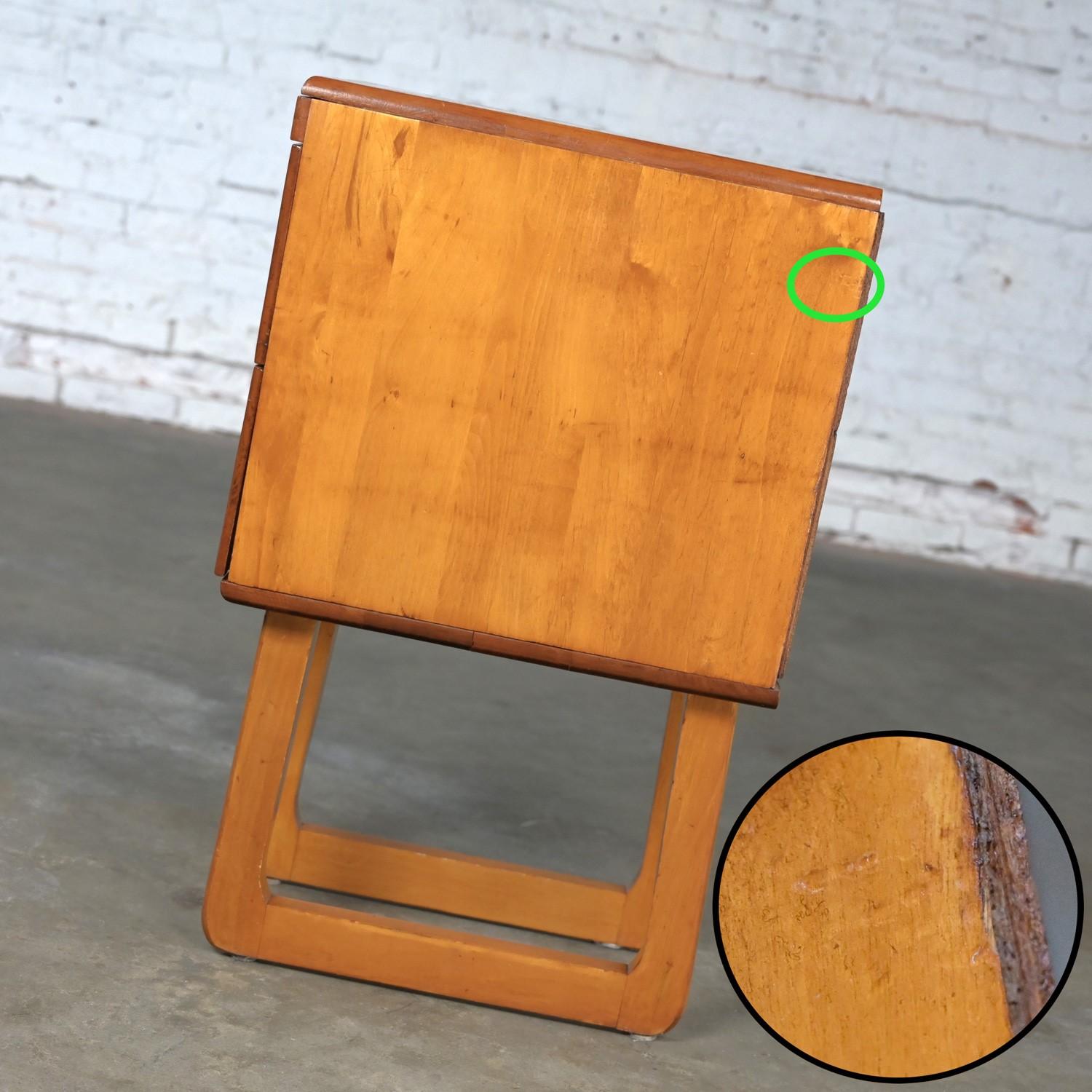 Early to Mid-20th Century Art Moderne Maple 2 Drawer Nightstand Style of Bissman For Sale 10