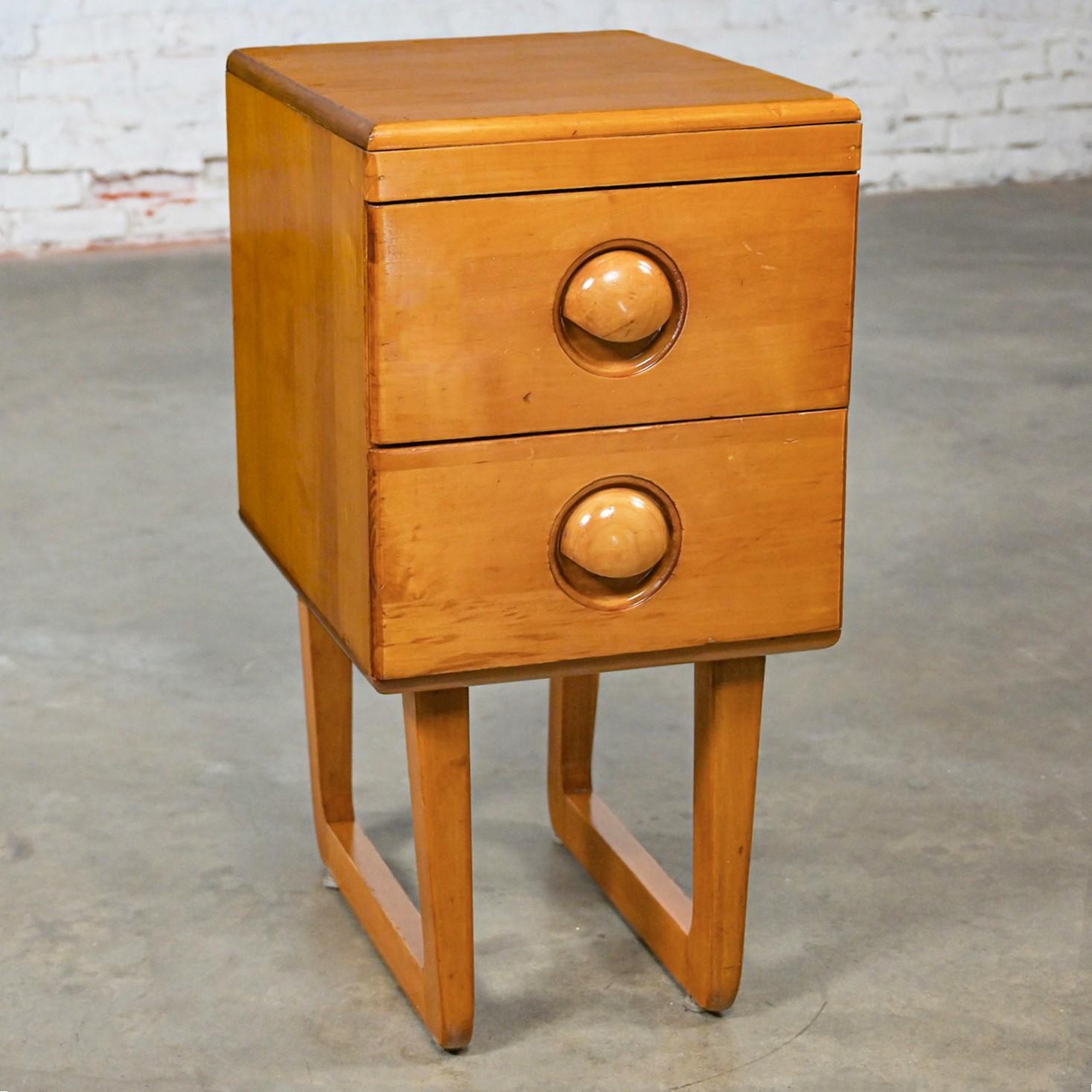 Early to Mid-20th Century Art Moderne Maple 2 Drawer Nightstand Style of Bissman For Sale 11