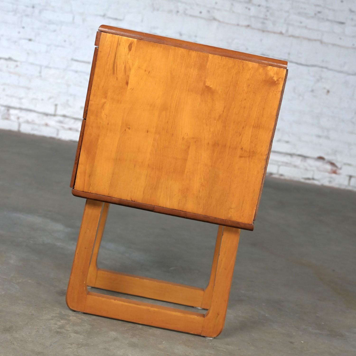 Early to Mid-20th Century Art Moderne Maple 2 Drawer Nightstand Style of Bissman For Sale 3