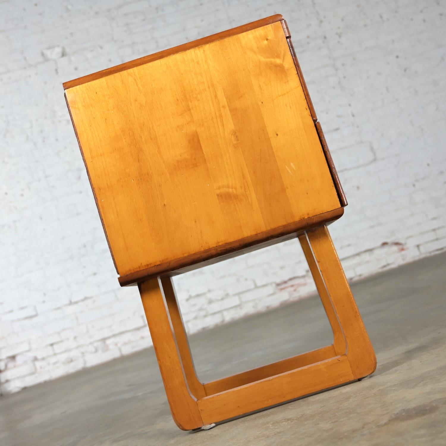 Early to Mid-20th Century Art Moderne Maple 2 Drawer Nightstand Style of Bissman For Sale 4