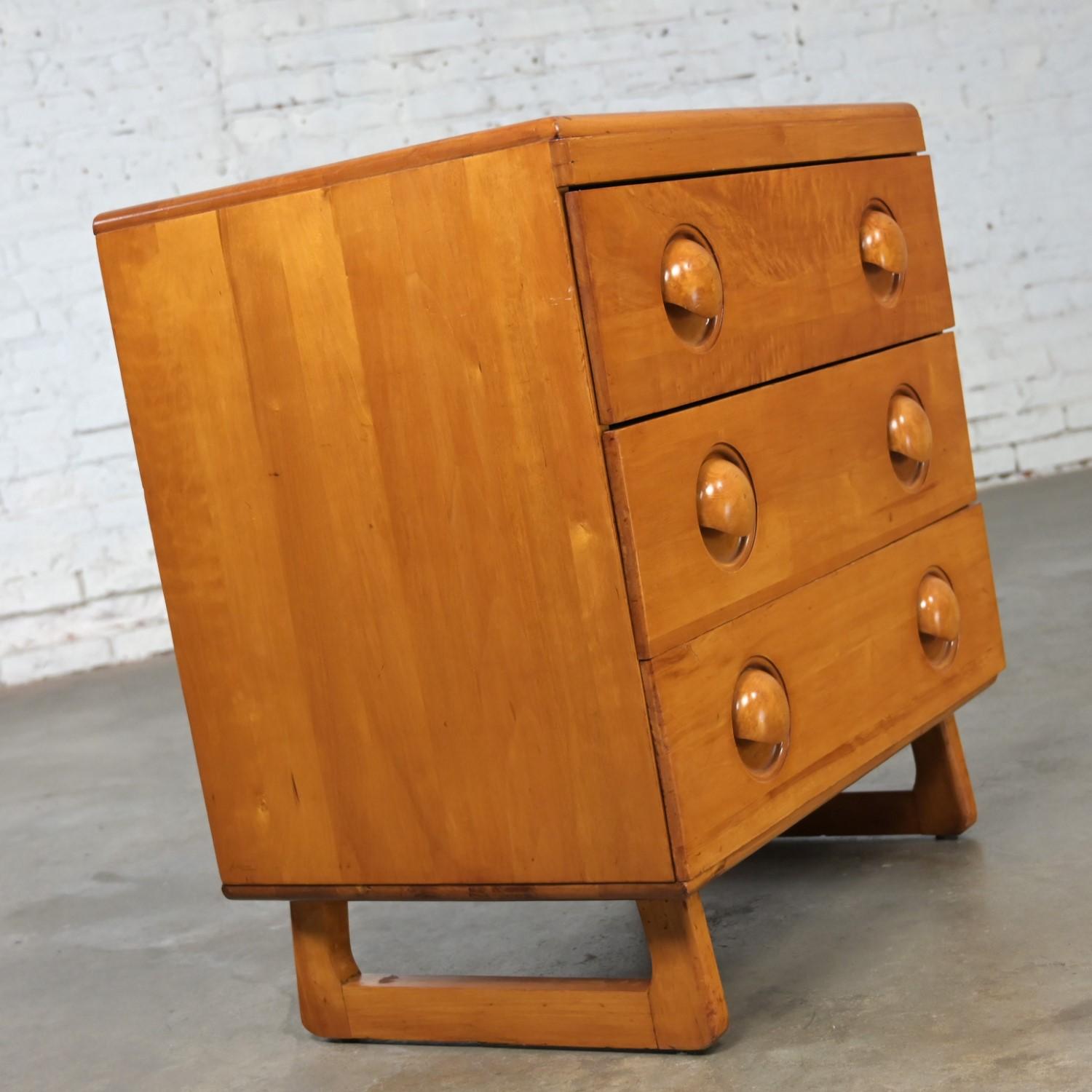Early to Mid-20th Century Art Moderne Maple Small 3 Drawer Chest or Cabinet For Sale 5