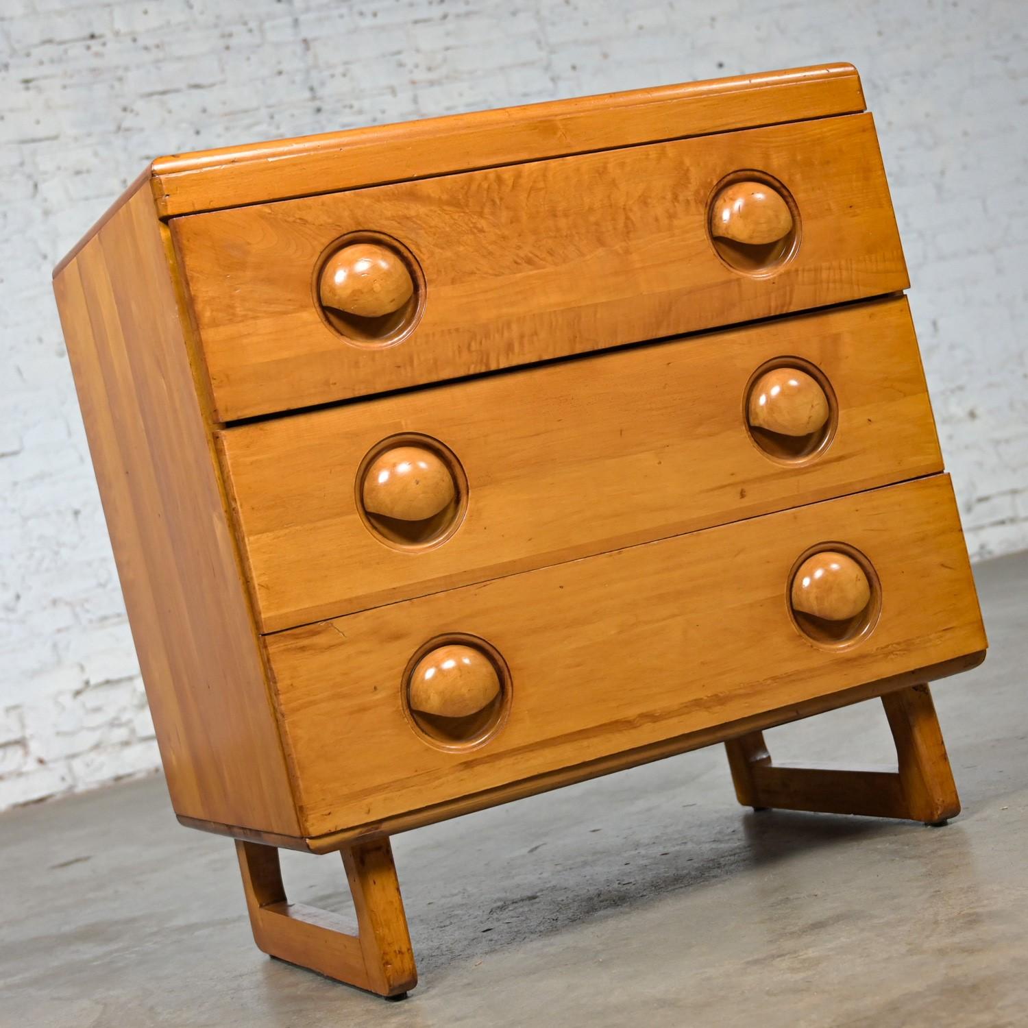 Early to Mid-20th Century Art Moderne Maple Small 3 Drawer Chest or Cabinet For Sale 6