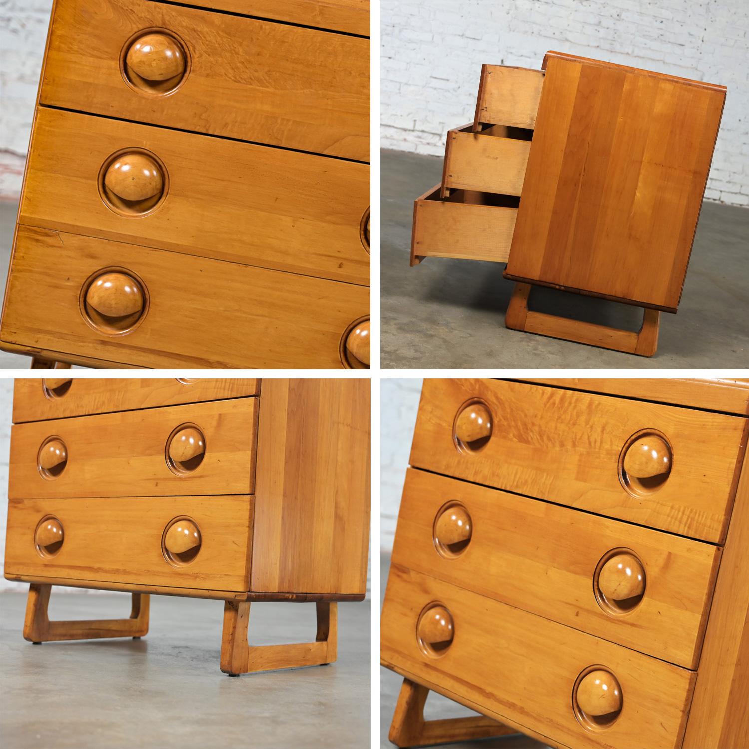 Early to Mid-20th Century Art Moderne Maple Small 3 Drawer Chest or Cabinet For Sale 9