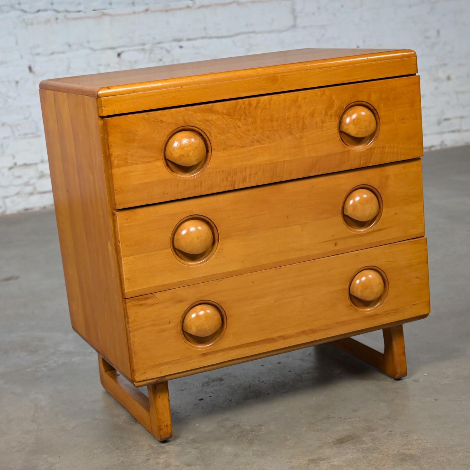 Early to Mid-20th Century Art Moderne Maple Small 3 Drawer Chest or Cabinet For Sale 12