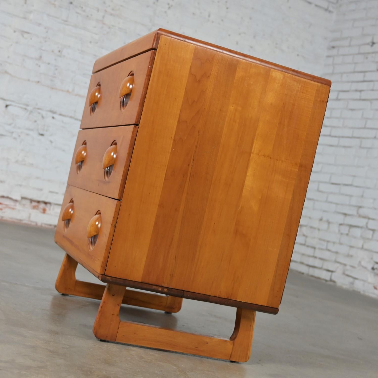 Early to Mid-20th Century Art Moderne Maple Small 3 Drawer Chest or Cabinet For Sale 2