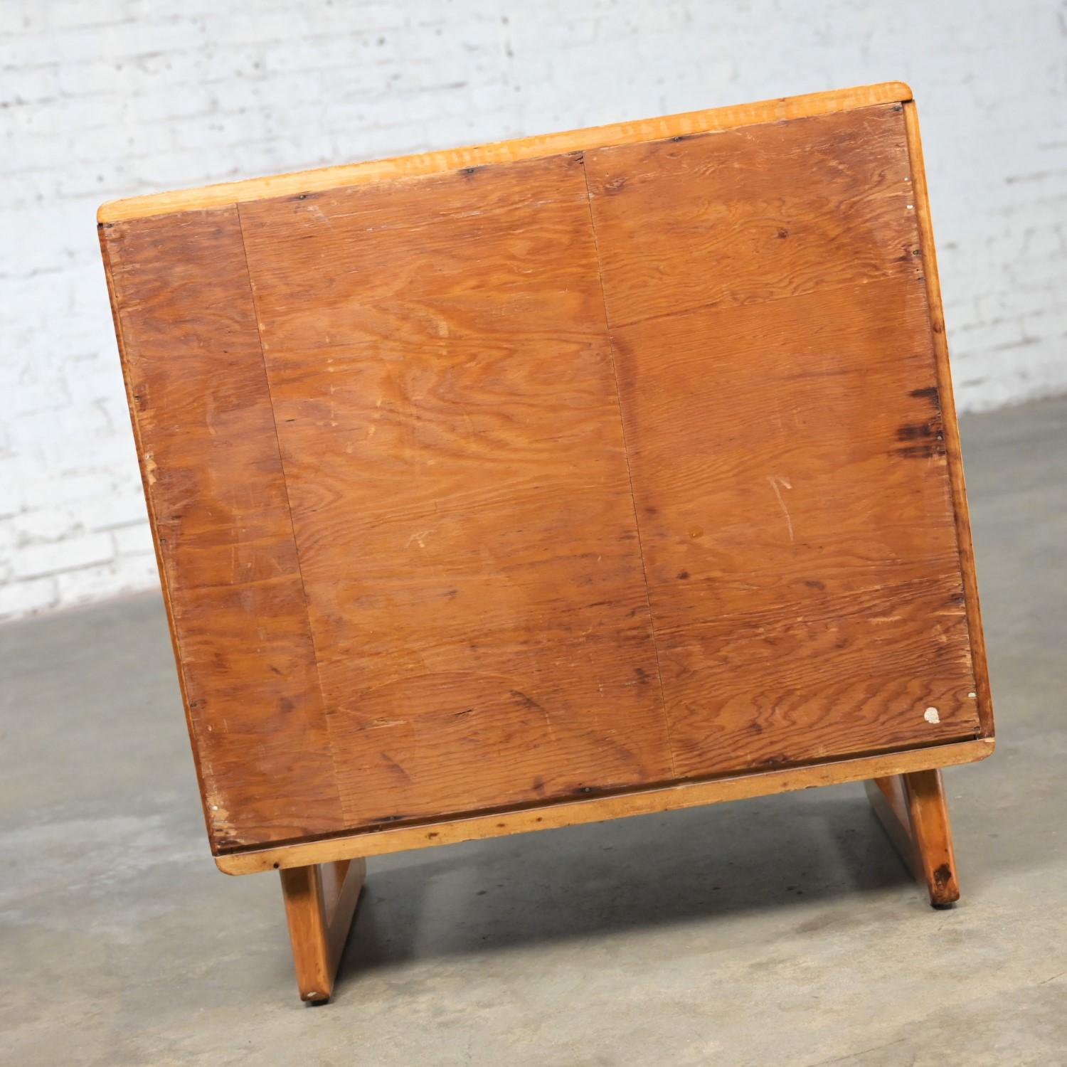 Early to Mid-20th Century Art Moderne Maple Small 3 Drawer Chest or Cabinet For Sale 3