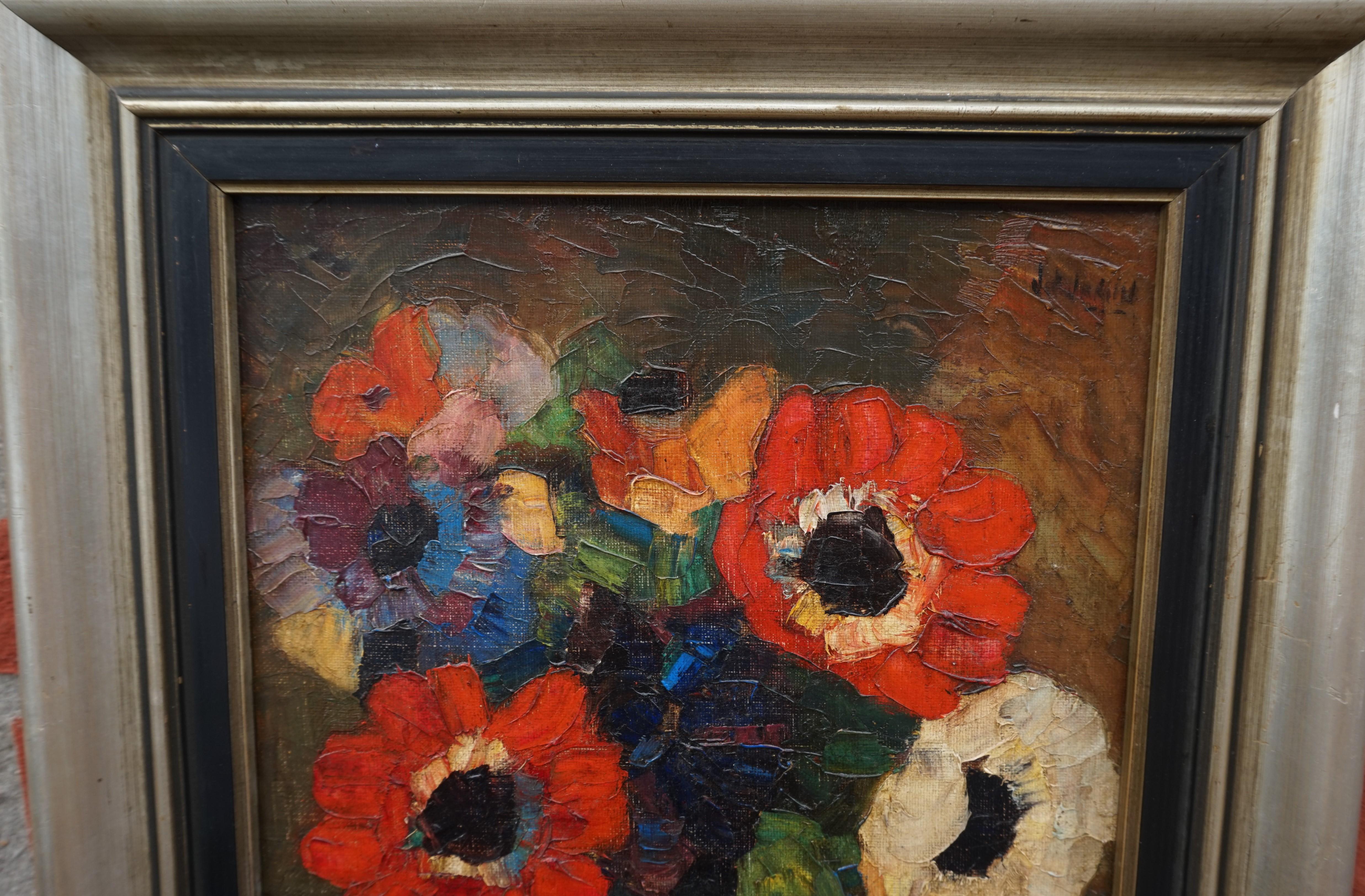 Peinture de vase représentant un bouquet de fleurs coloré et vibrant, début ou milieu du 20e siècle en vente 1