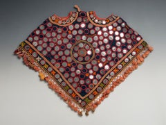 Revêtement de tête de cheval ou de camel tribal brodé du début ou du milieu du 20e siècle, Inde