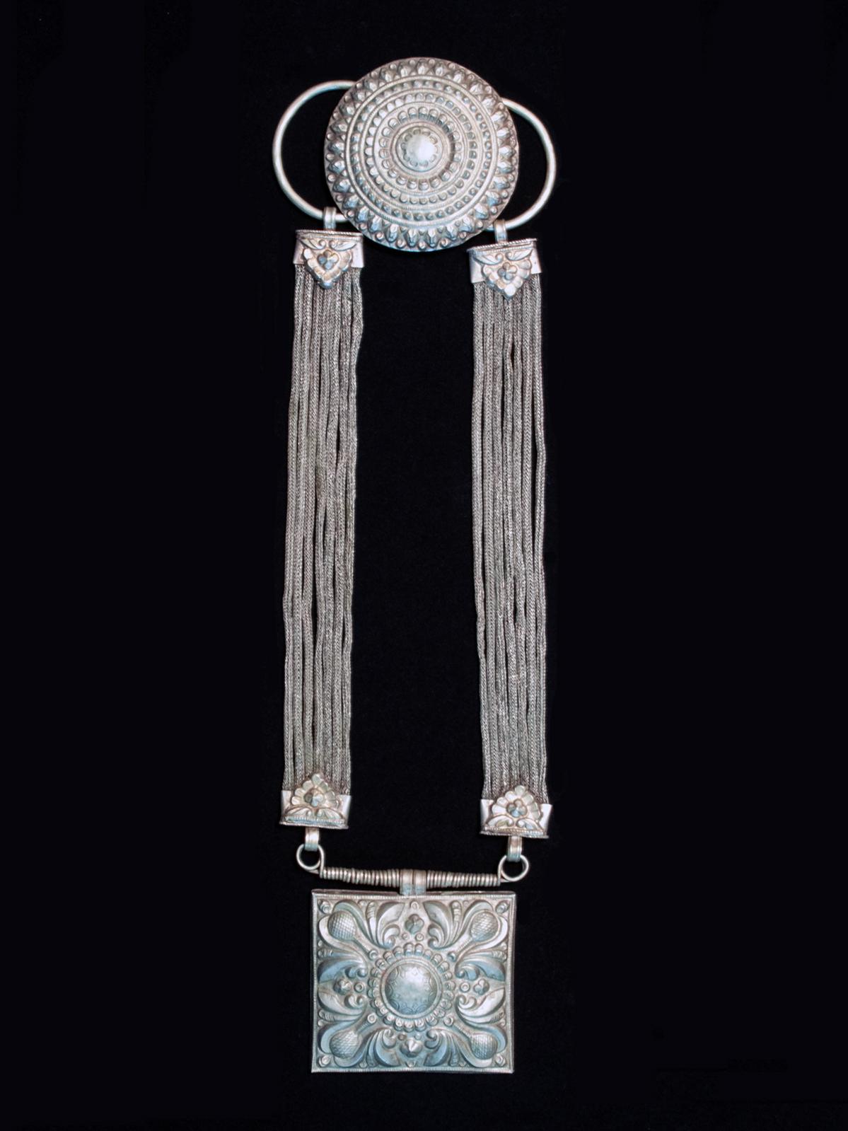 Early to Mid-20th Century Jantar Necklace, Nepal In Good Condition For Sale In Point Richmond, CA
