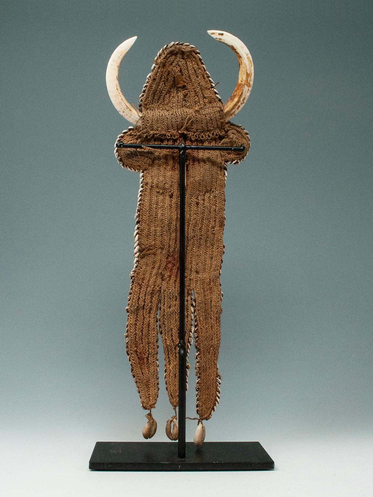Early to mid-20th Century Karaut Pectoral, Abelam Culture, Papua New Guinea Bon état - En vente à Point Richmond, CA