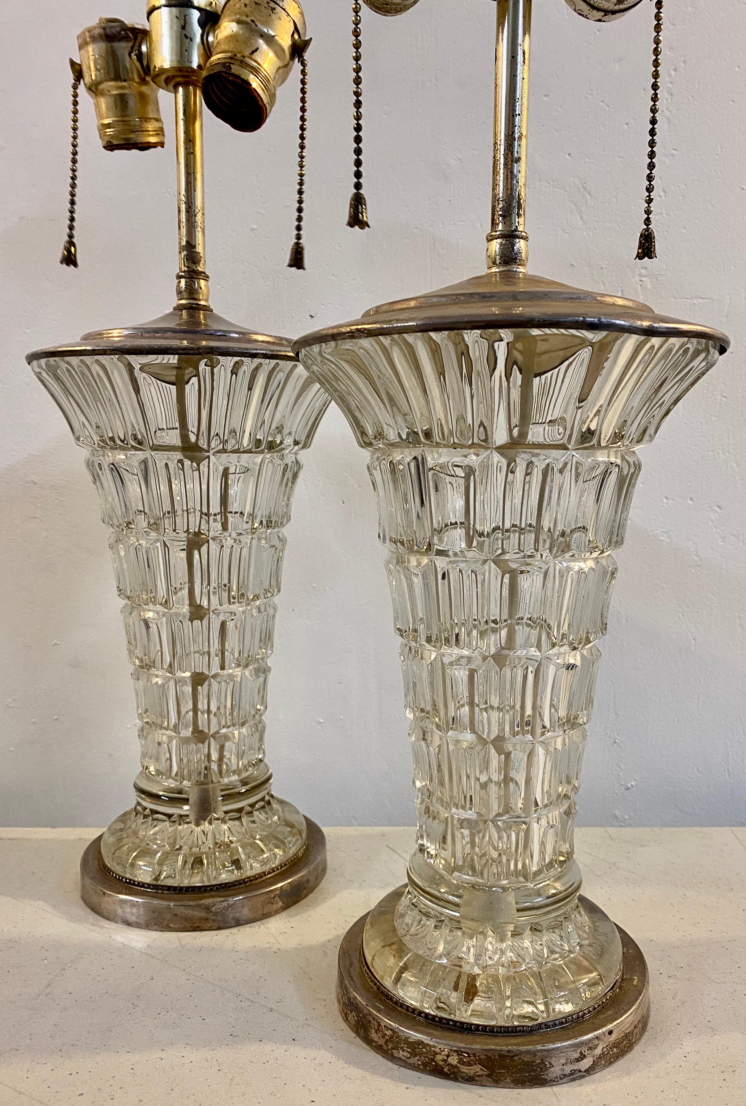 Lámparas de mesa de cristal moldeado de principios y mediados del siglo XX para restauración, hacia 1940 Estadounidense en venta