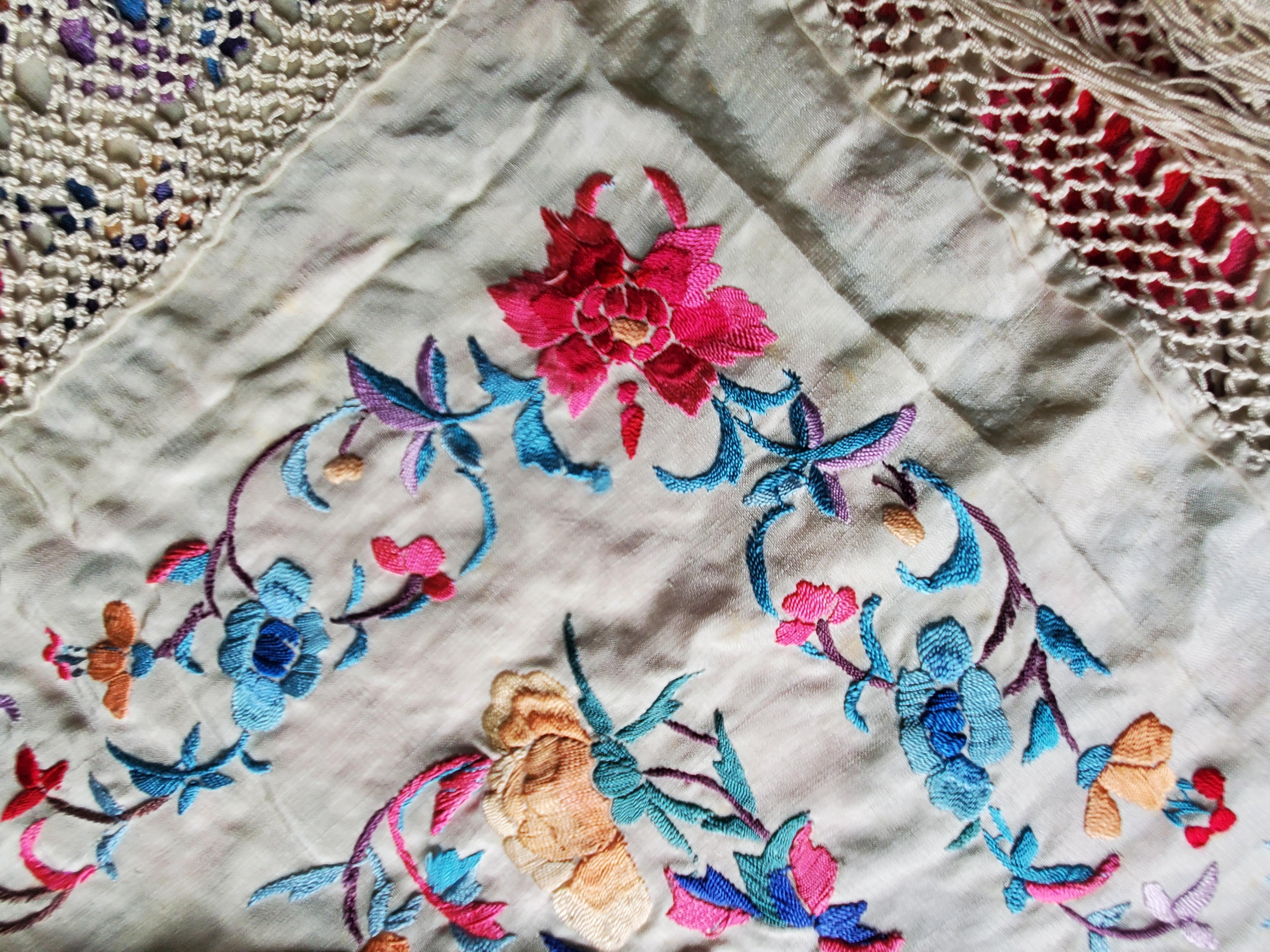Chinese Silk Embroidery - Vintage Signed Piano Shawl  For Sale 1