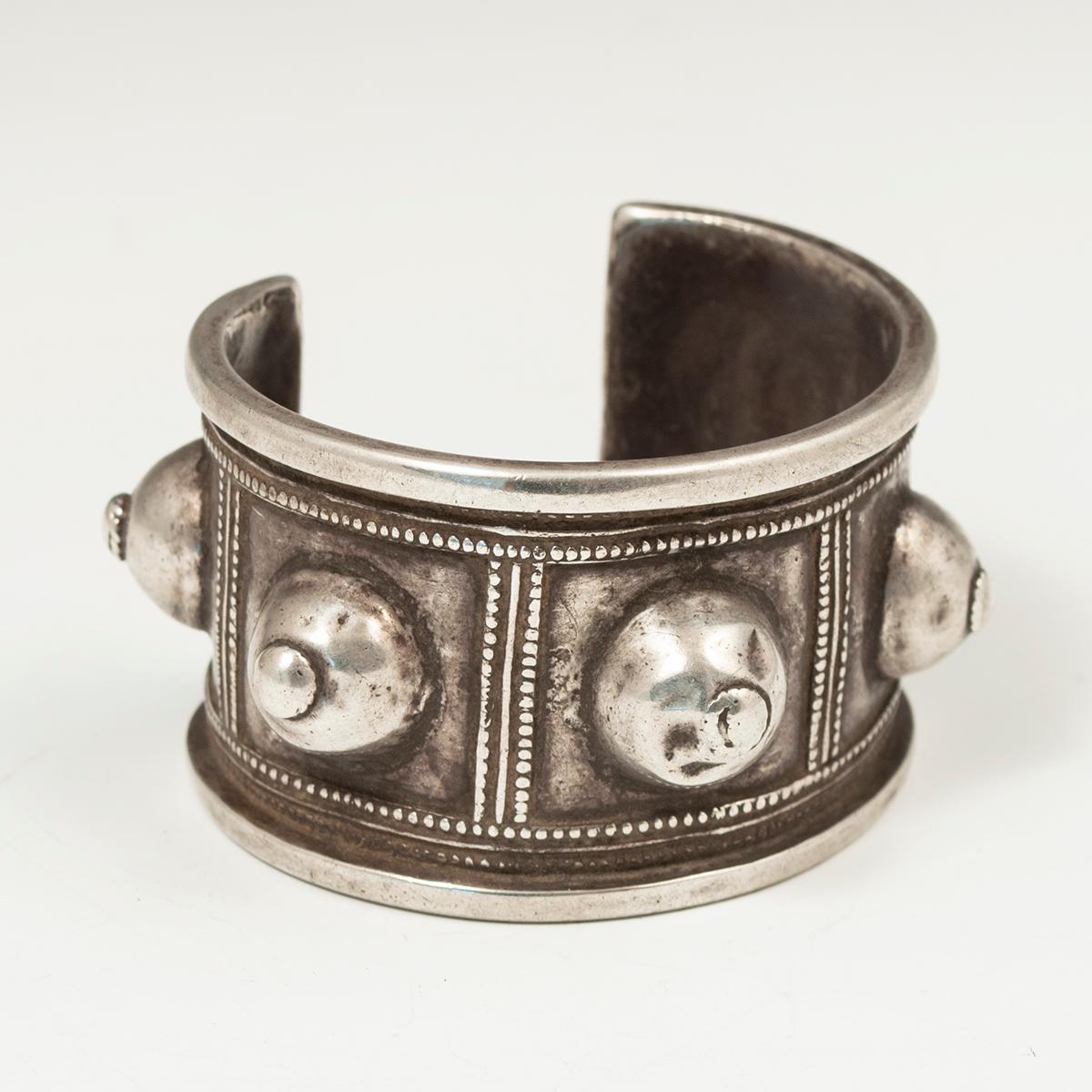 Early to mid-20th century silver tribal bracelet, Algeria, North Africa.

A very wearable silver cuff from Algeria with an opening of 1.25