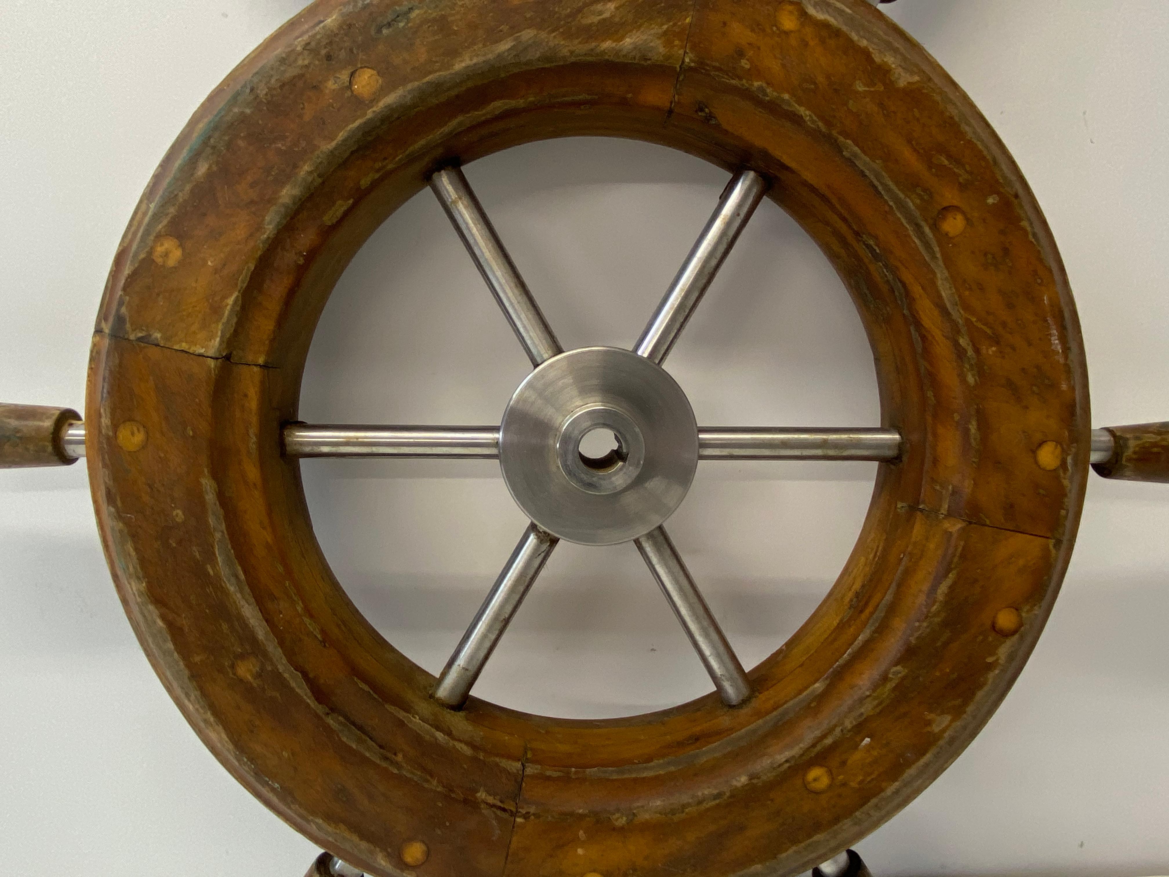 Early to mid 20th century teak and aluminum ships wheel 1930s to 1950s

Measure: 27