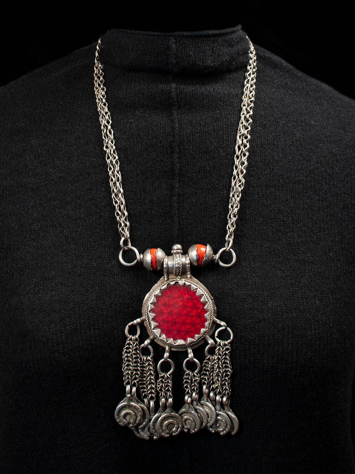 Artisan Early to Mid-20th Century Tribal Silver Pendant Necklace, Yemen For Sale