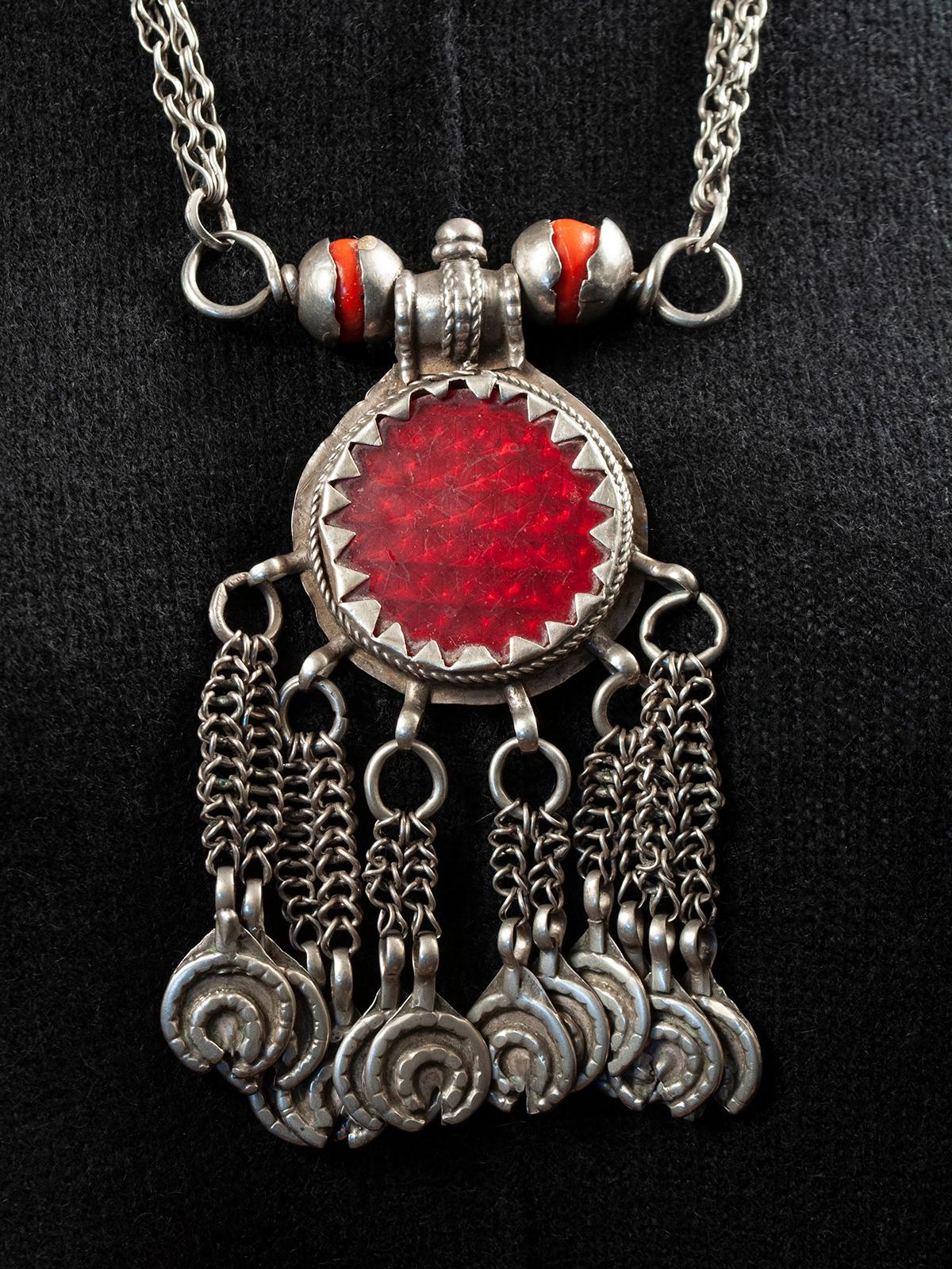 Early to Mid-20th Century Tribal Silver Pendant Necklace, Yemen In Good Condition For Sale In Point Richmond, CA