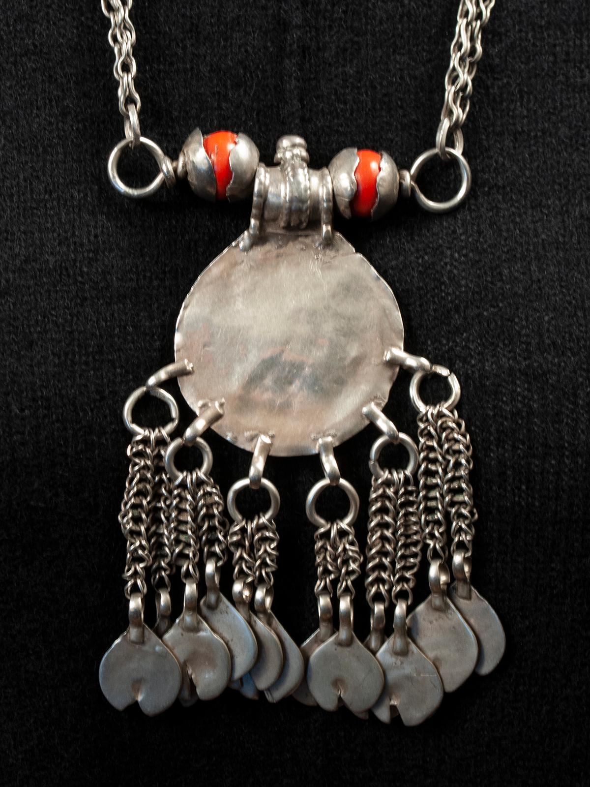 Women's Early to Mid-20th Century Tribal Silver Pendant Necklace, Yemen For Sale