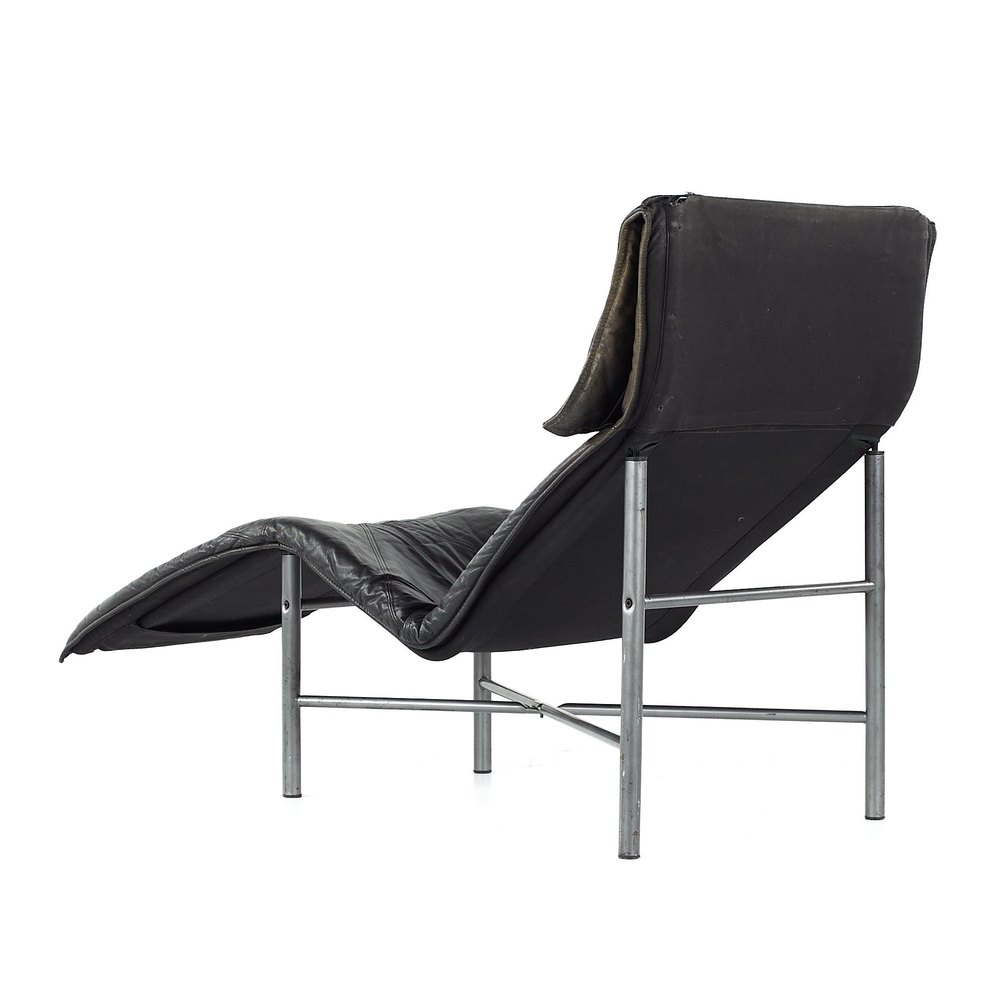 Mid-Century Modern Early Tord Bjorklund for Ikea Midcentury Chaise Leather Lounge Chair For Sale