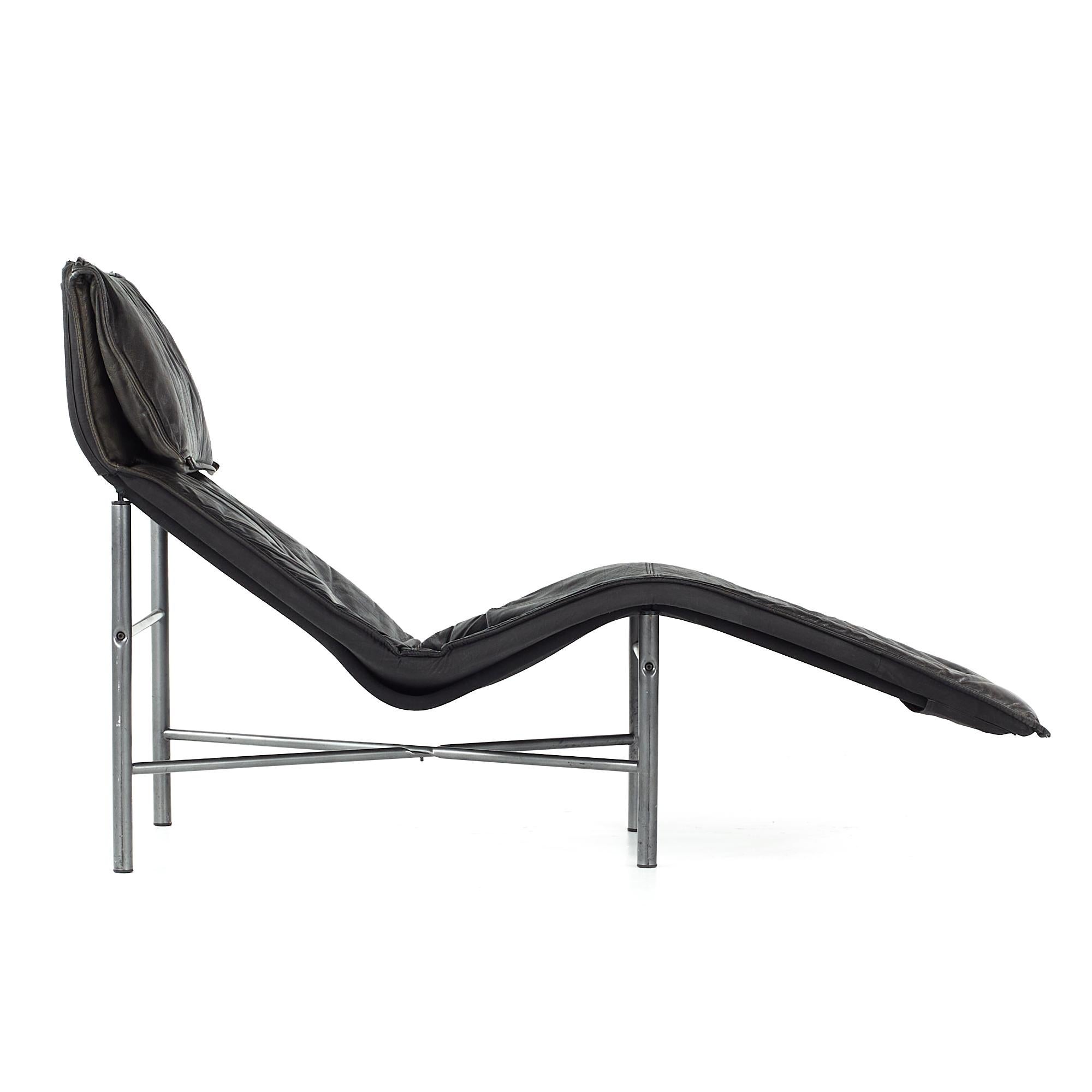 Early Tord Bjorklund für Ikea Midcentury Chaise Leather Lounge Chair (Metall) im Angebot