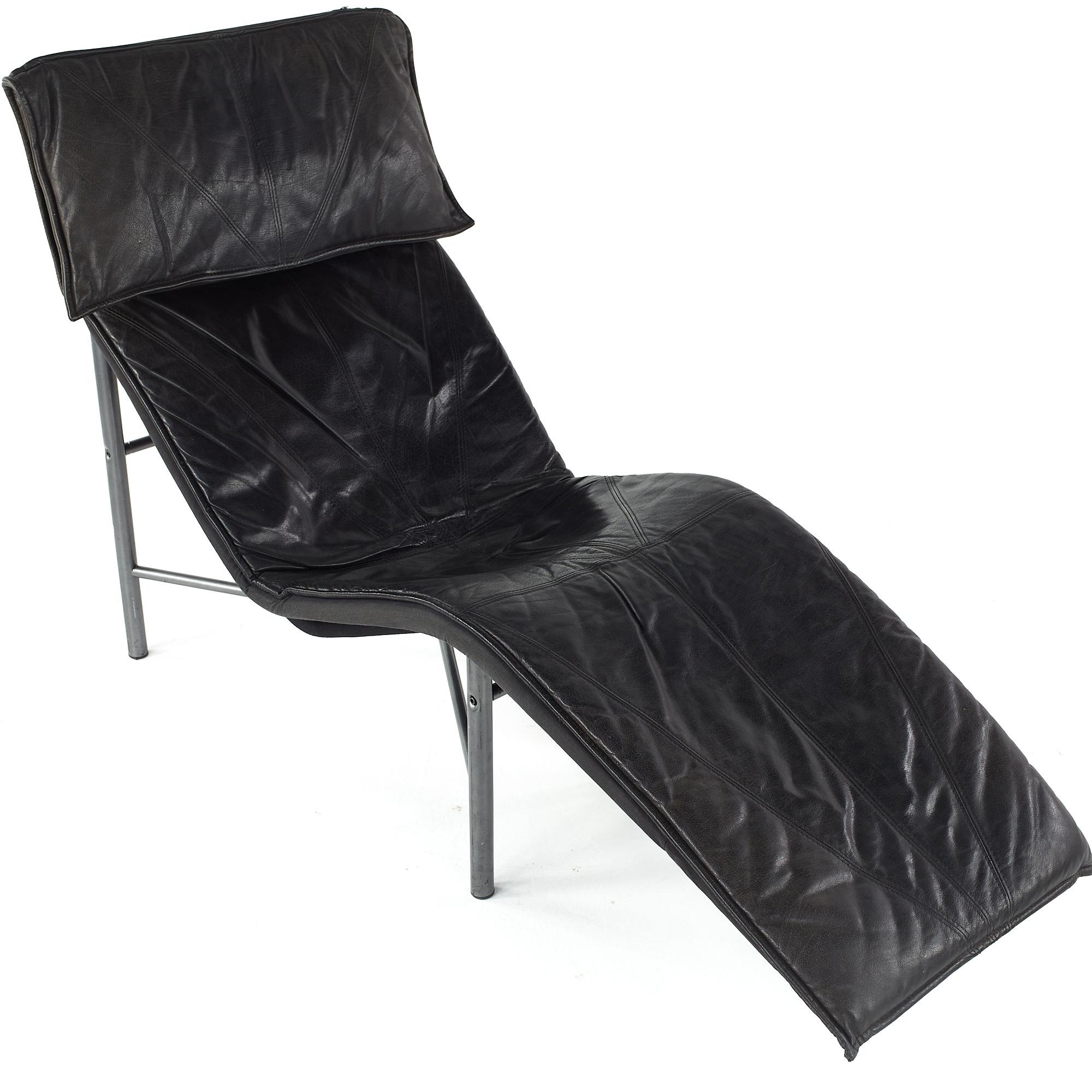 Late 20th Century Early Tord Bjorklund for Ikea Midcentury Chaise Leather Lounge Chair For Sale