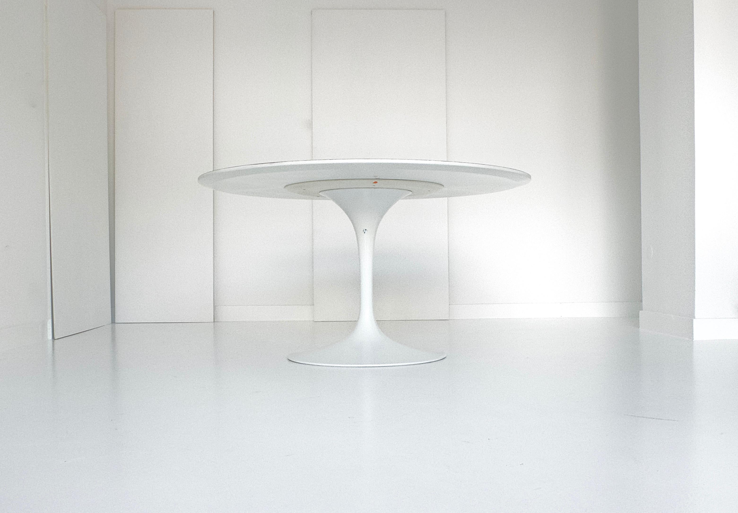 Early Tulip Pedestal Dining Set by Eero Saarinen for Knoll 5