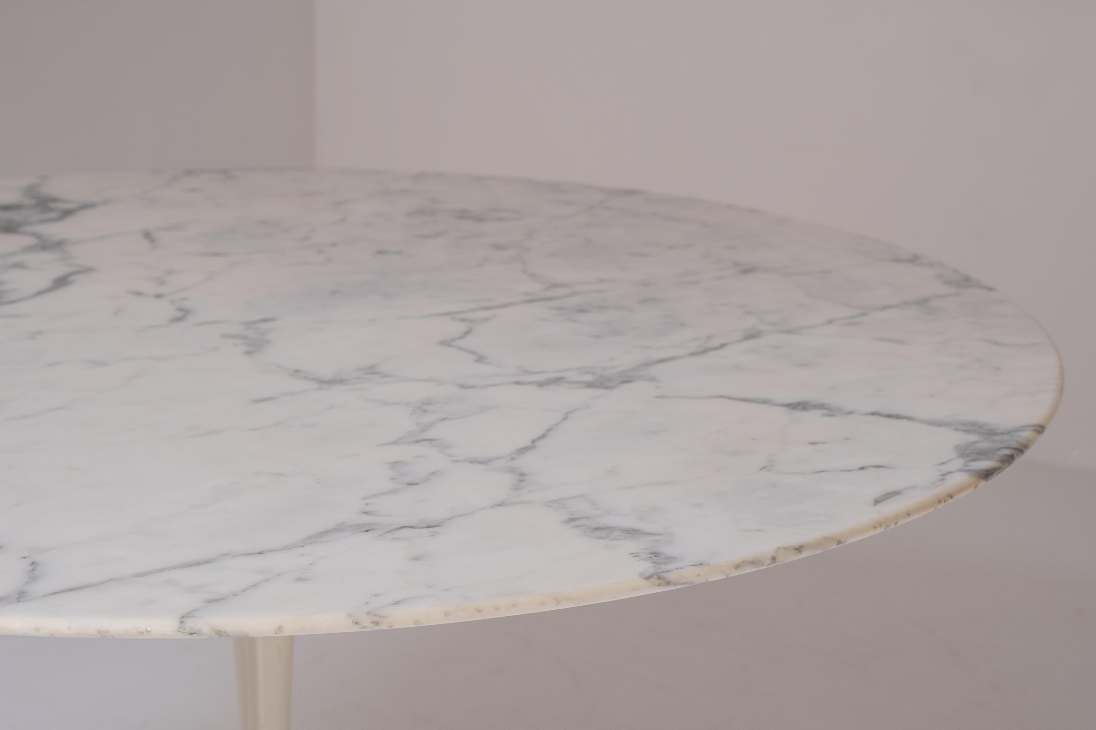 Marble Early tulip round dining table by Eero Saarinen for Knoll International, 1970s