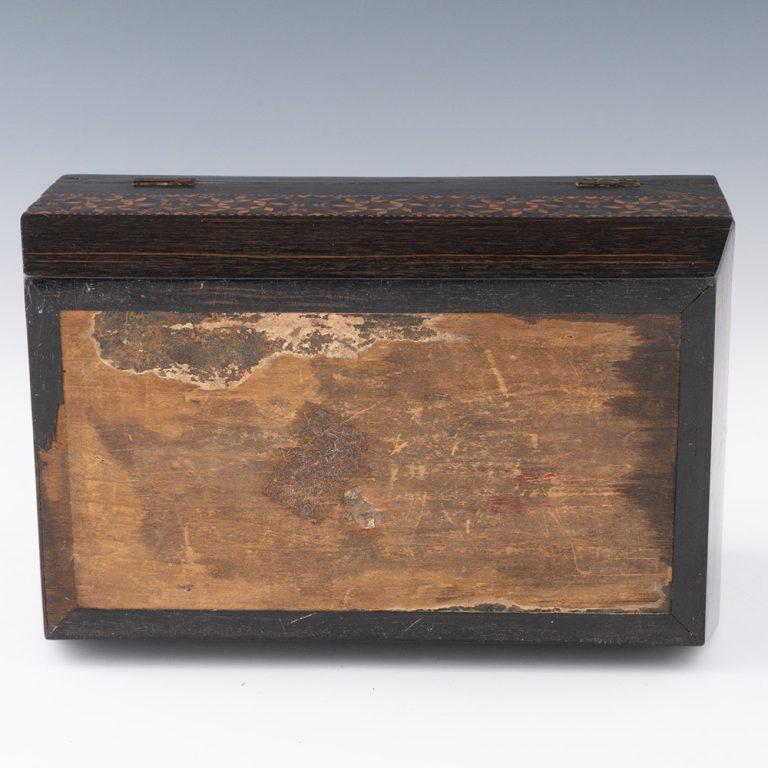 Porta tè di Tunbridge Ware a due scomparti, 1830 ca. in vendita 2