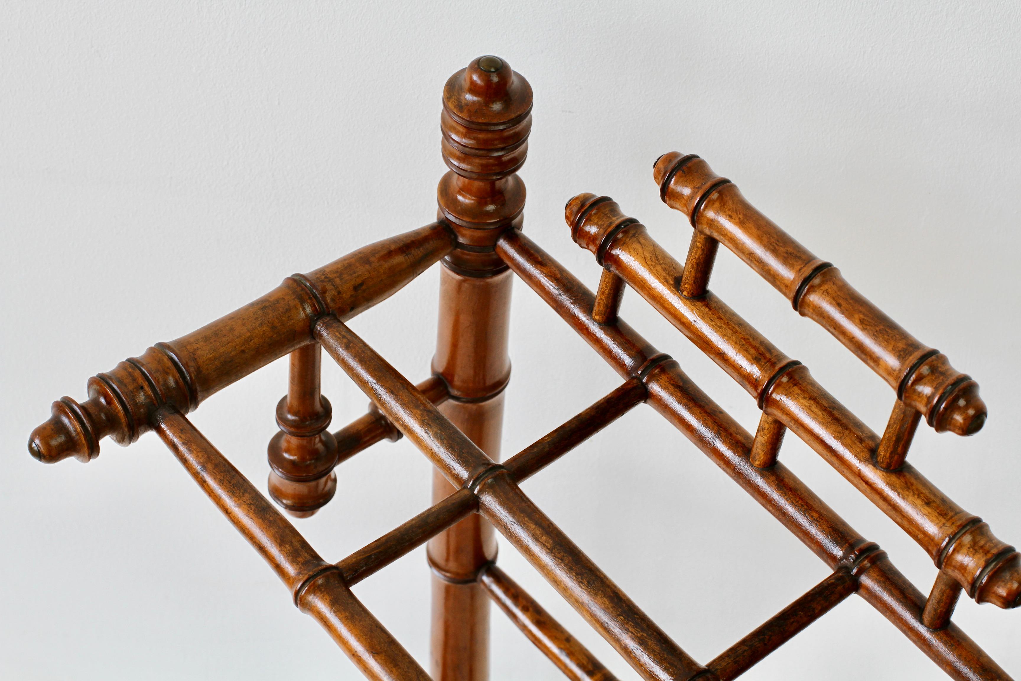 Early Turned Wooden Umbrella Stand / Walking Stick Rack Germany, circa 1900 For Sale 3