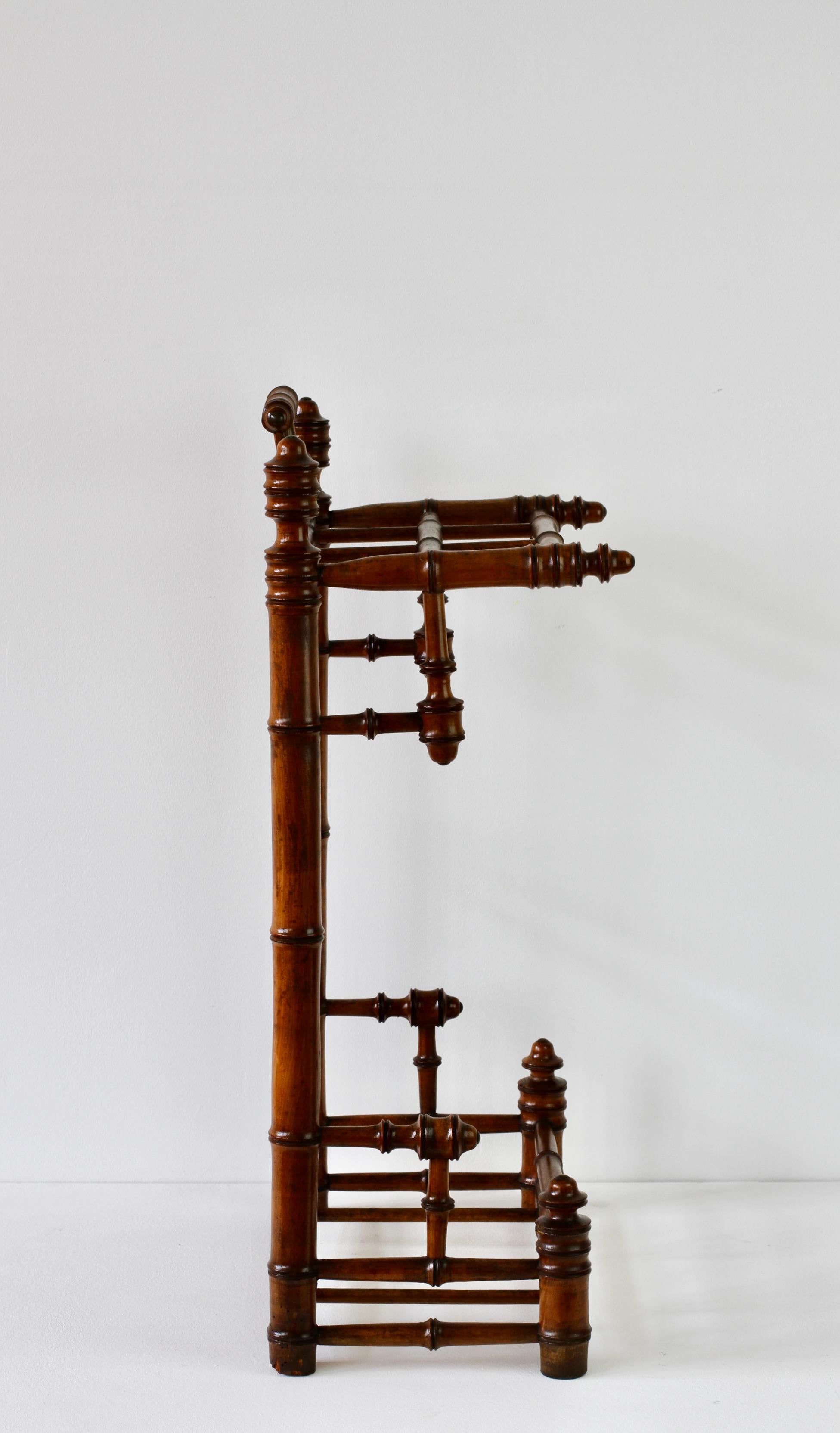 Allemand Porte-parapluies/porte-pieds de marche en bois tourné, Allemagne, vers 1900 en vente