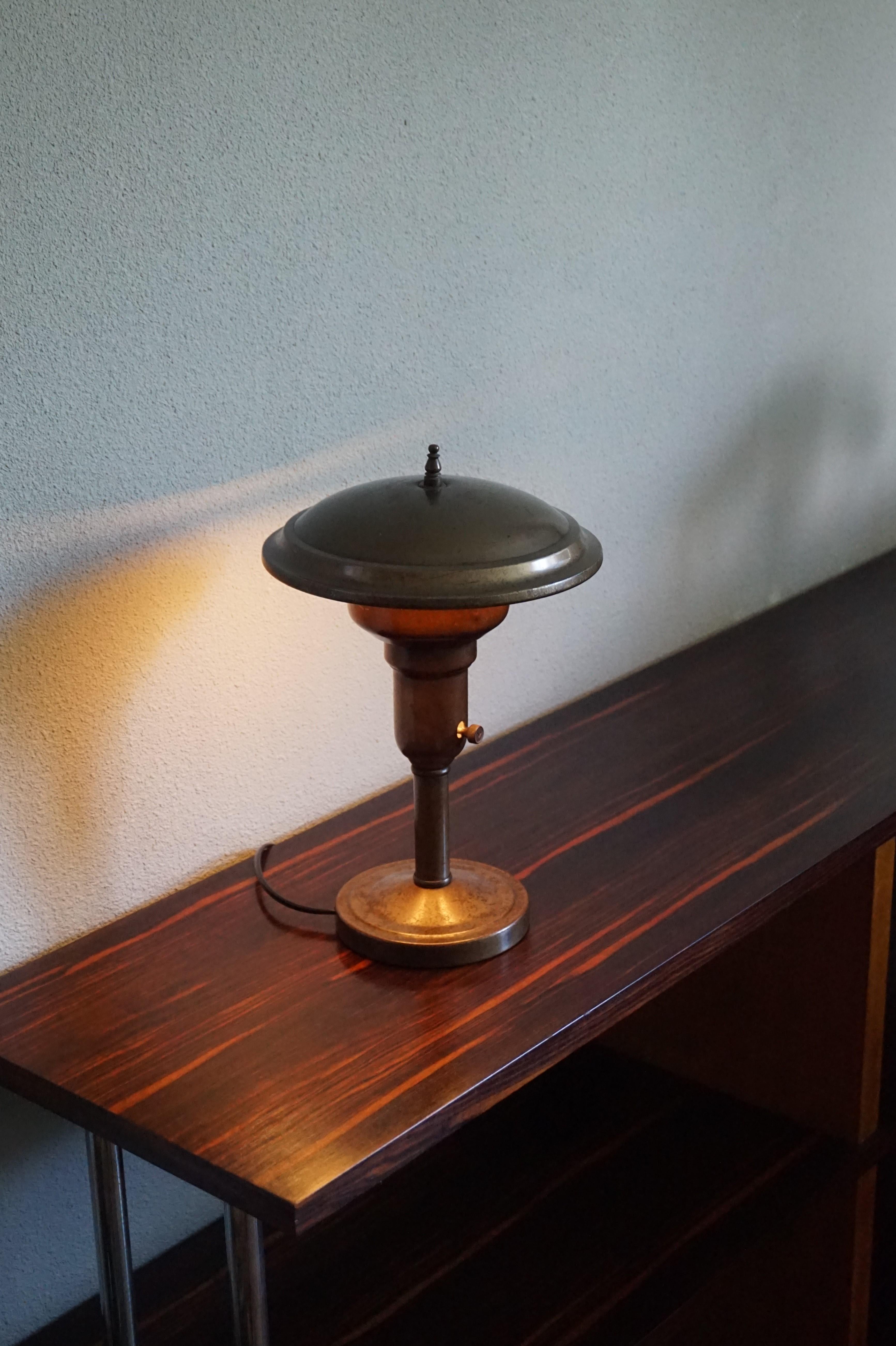 Practical size Art Deco desk lamp with a wonderful look and feel.

There is something about table lamps from the past that you just don't find in modern lamps. If you don't have the right eye than this particular 1920s desk lamp might look 'simple'.